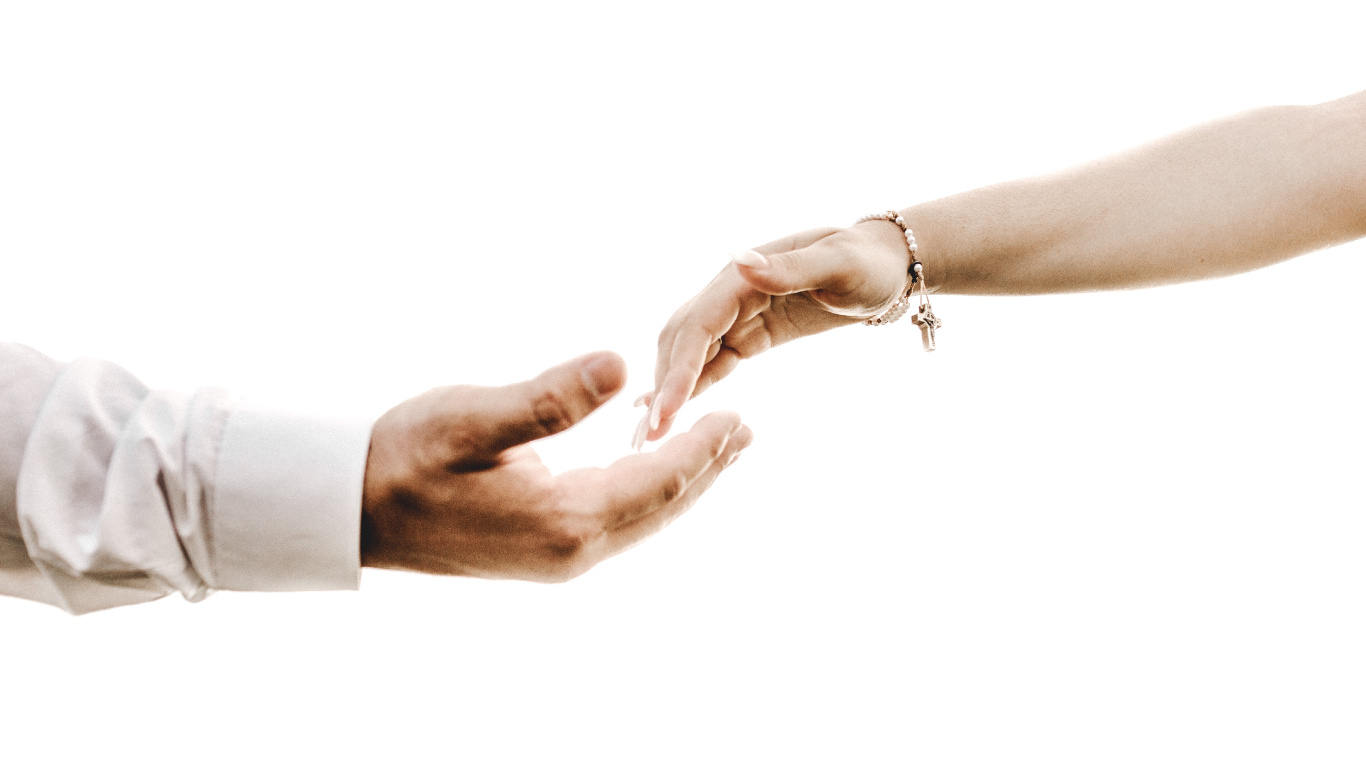 Обои рука, жест, наручные, мышца, браслет в разрешении 1366x768