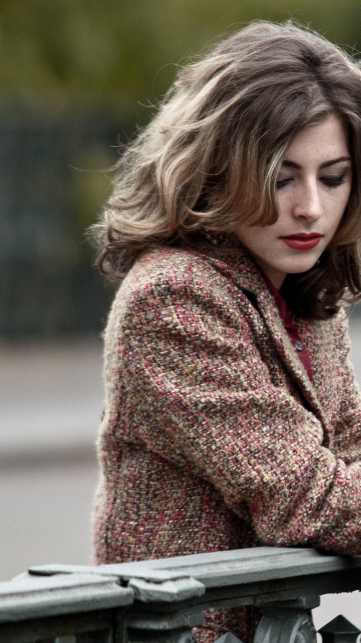 Обои длинные волосы, каштановые волосы, портретная фотография, девушка в разрешении 720x1280