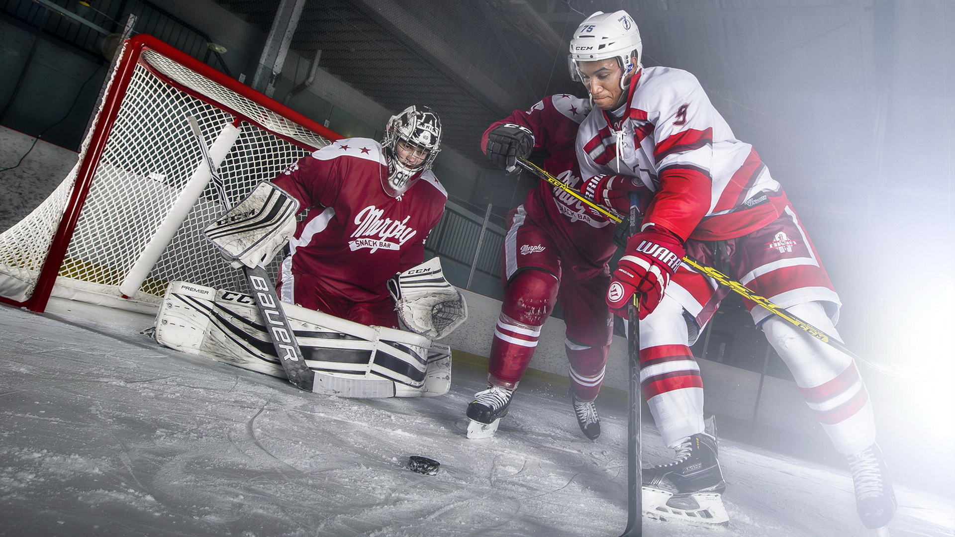 Обои хоккей на льду, колледж хоккей, занятие спортом, хоккей защитное снаряжение, хоккей в разрешении 1920x1080