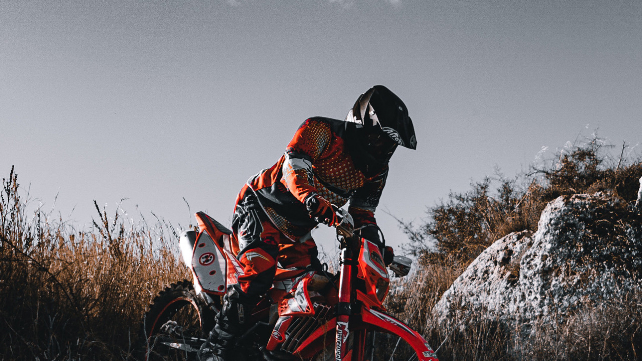 Обои мотоцикл, эндуро, шина, облако, колесо в разрешении 1280x720