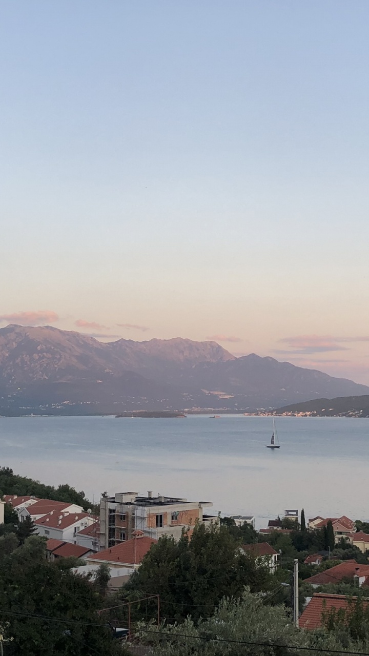 Обои горный рельеф, нагорье, холм, горизонт, Банк в разрешении 720x1280