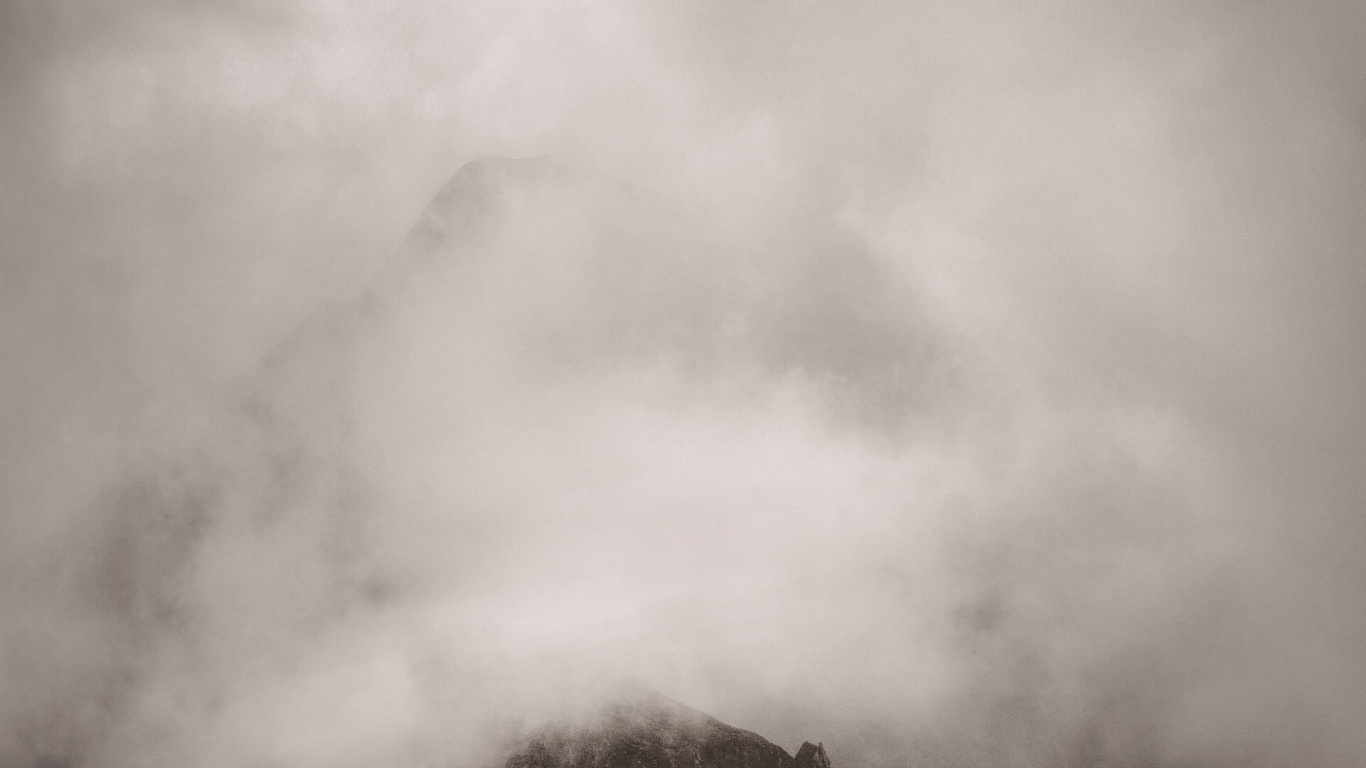 Обои горный хребет, облако, атмосфера, холм, нагорье в разрешении 1366x768