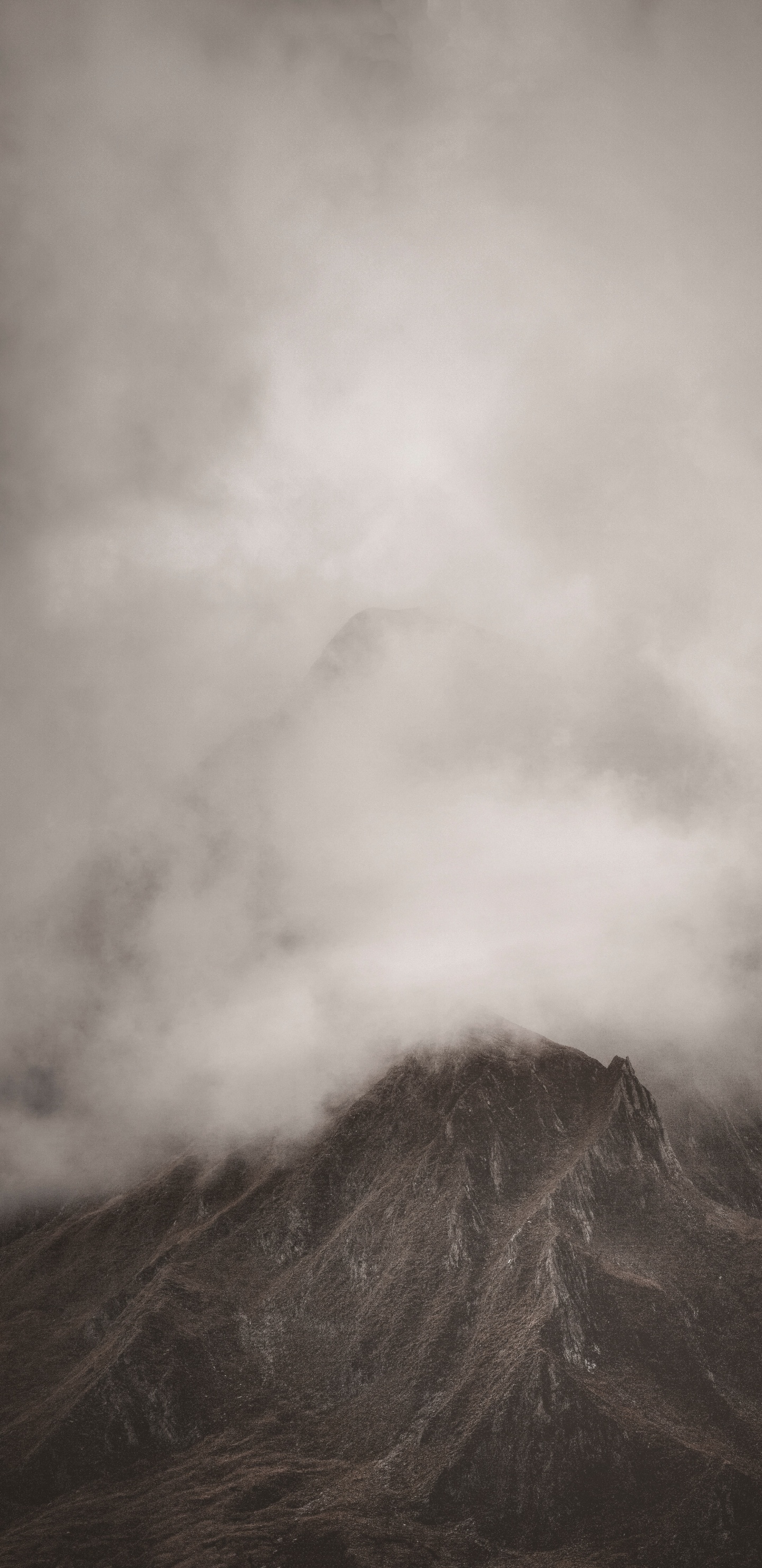 Обои горный хребет, облако, атмосфера, холм, нагорье в разрешении 1440x2960