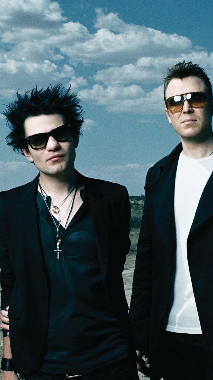 Обои Сумма 41, панк-рок, поп-панк, музыкальный ансамбль, социальная группа в разрешении 720x1280