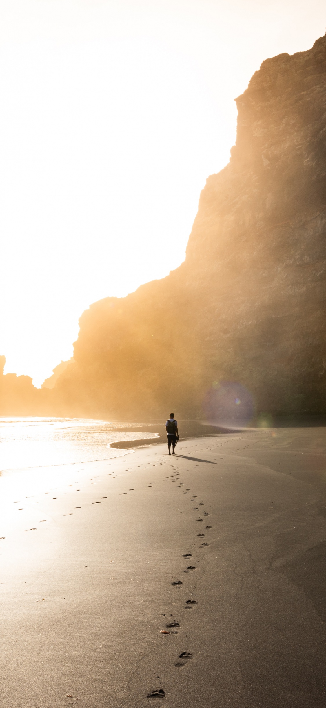 Обои море, пляж, побережье, песок, обрыв в разрешении 1125x2436