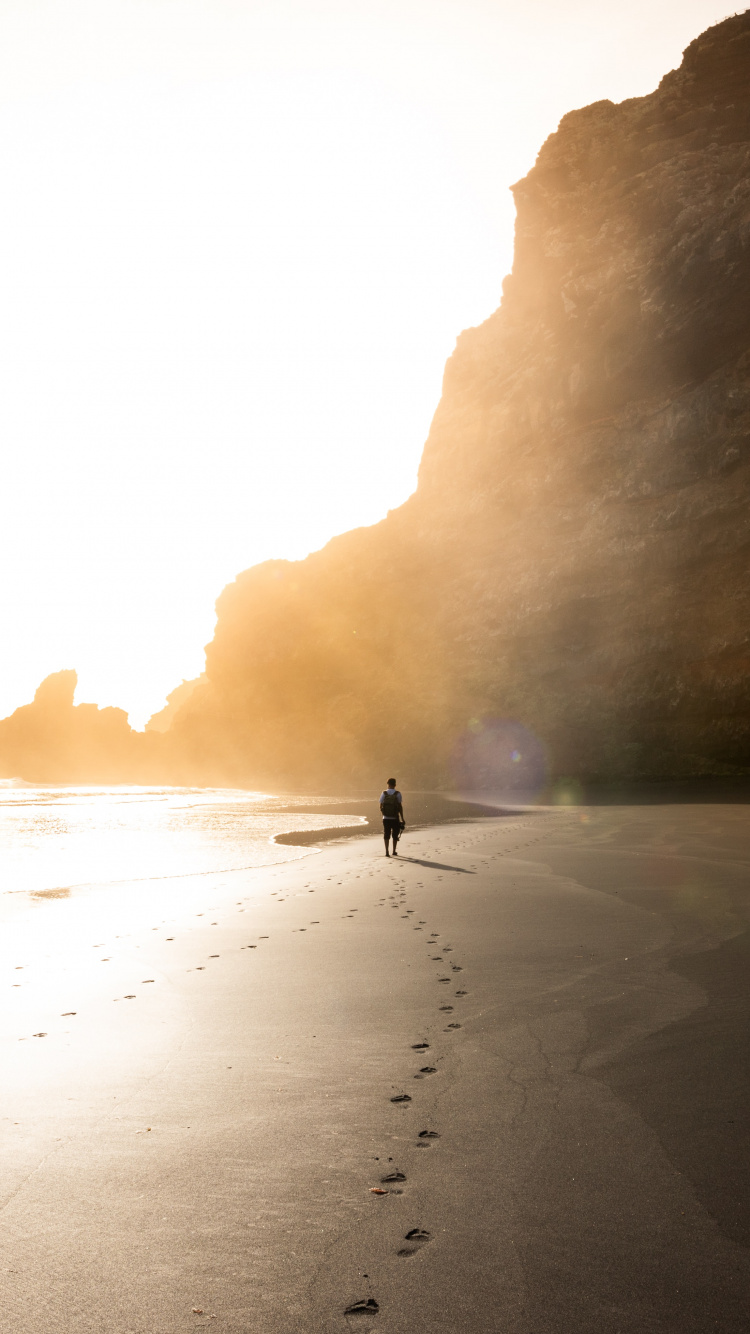 Обои море, пляж, побережье, песок, обрыв в разрешении 750x1334