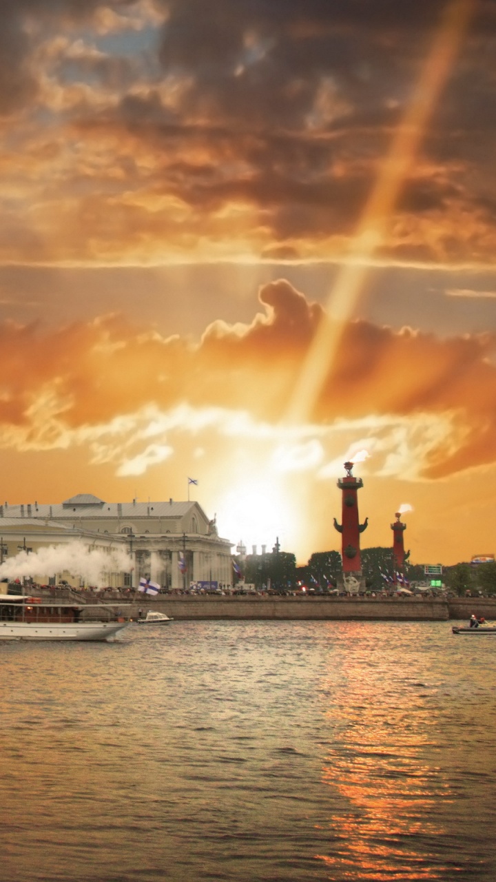 Обои водный путь, реки, закат, вечер, город в разрешении 720x1280