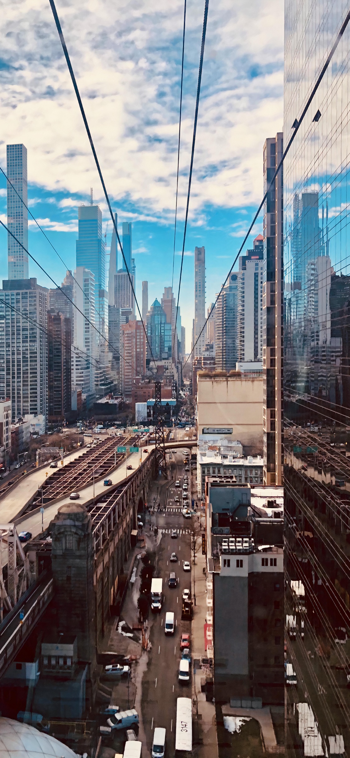 Обои четыре свободы, здание, небоскреб, легковые автомобили, вышка в разрешении 1125x2436