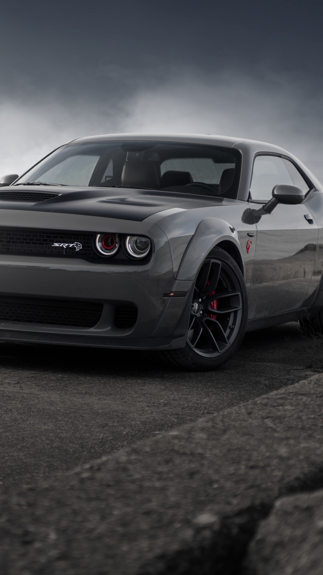 Обои компактный автомобиль, Додж Челленджер, мускул кар, Литые диски, обод в разрешении 1080x1920