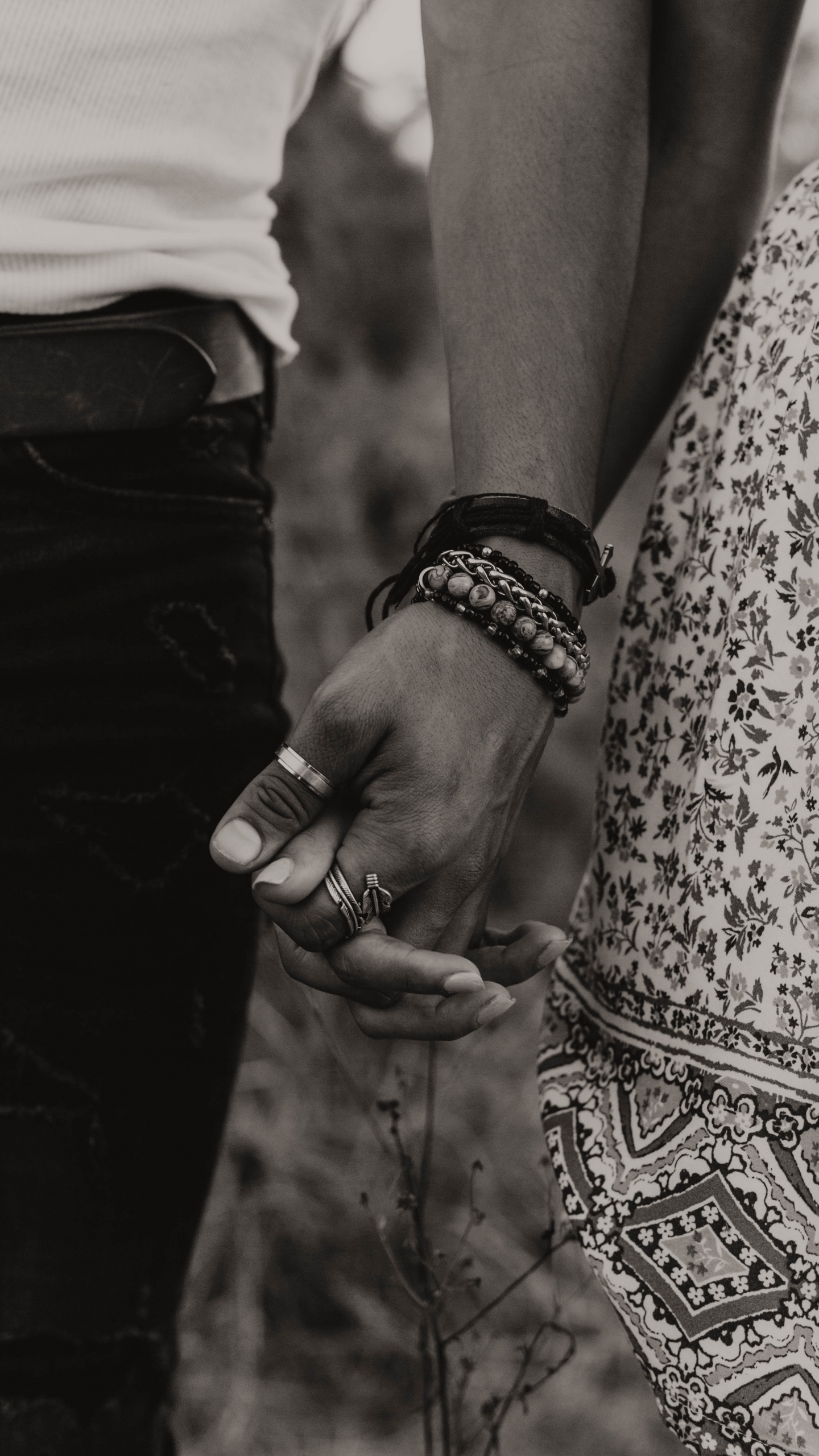 Обои черный, наручные, монохромный, рука, взаимодействие в разрешении 1440x2560