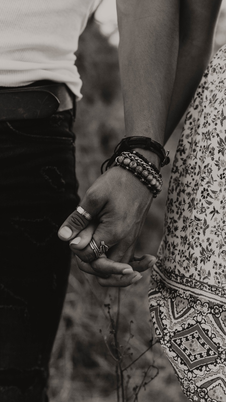 Обои черный, наручные, монохромный, рука, взаимодействие в разрешении 720x1280