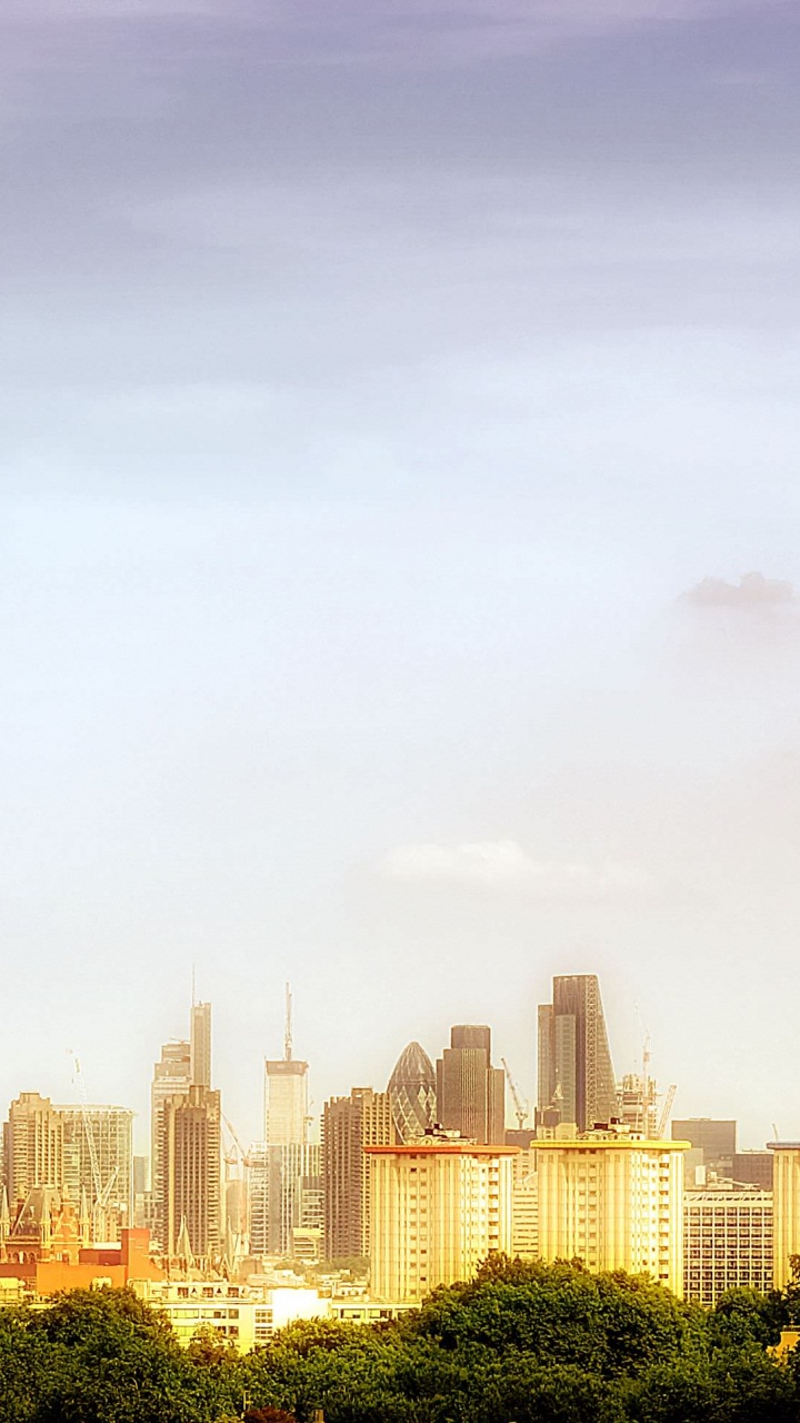 Обои небоскреб, город, городской район, дневное время, городской пейзаж в разрешении 720x1280