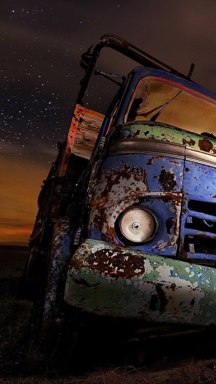 Обои грузовик, ночь, отражение, Офф-роуд, стены в разрешении 720x1280