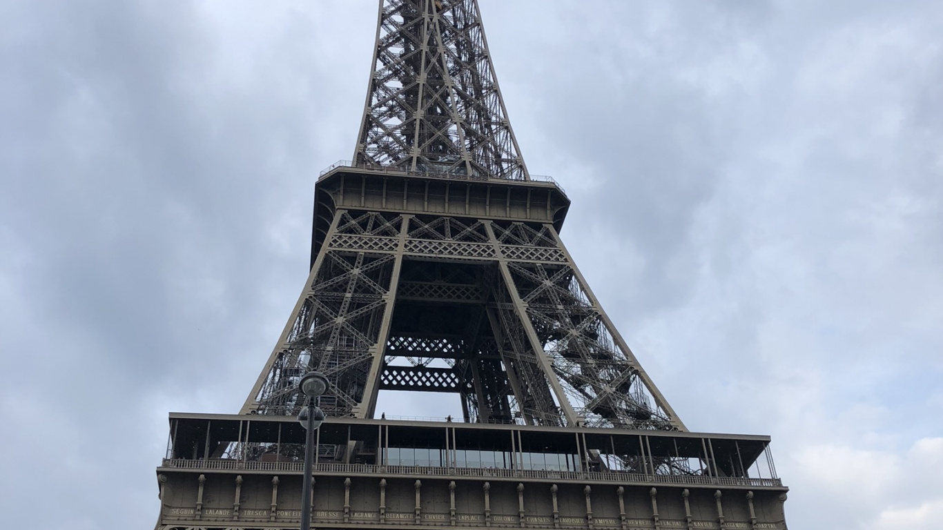 Обои Париж, Эйфелева башня, вышка, иллюстрация, дневное время в разрешении 1366x768