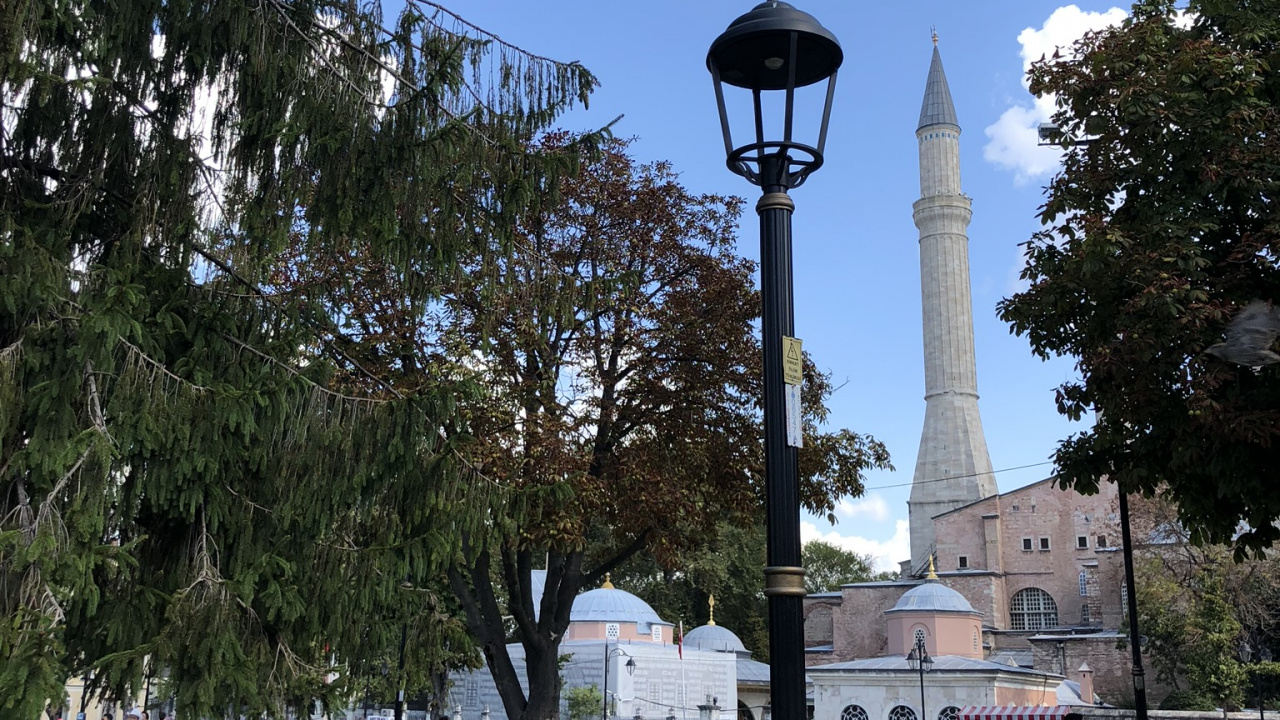 Обои туризм, достопримечательность, уличный фонарь, дерево, общественное место в разрешении 1280x720