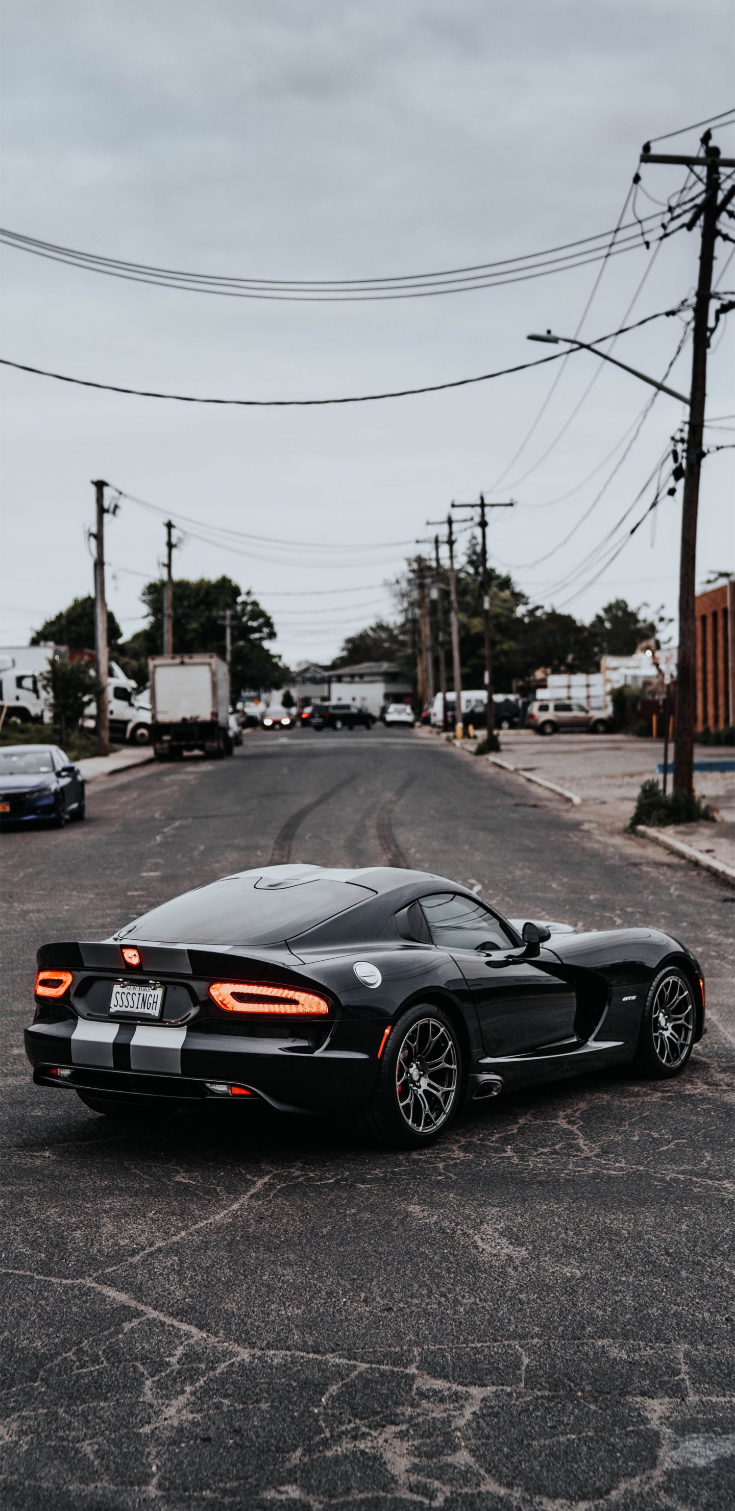 Обои легковые автомобили, суперкар, колесо, шина, автомобильное освещение в разрешении 1440x2960