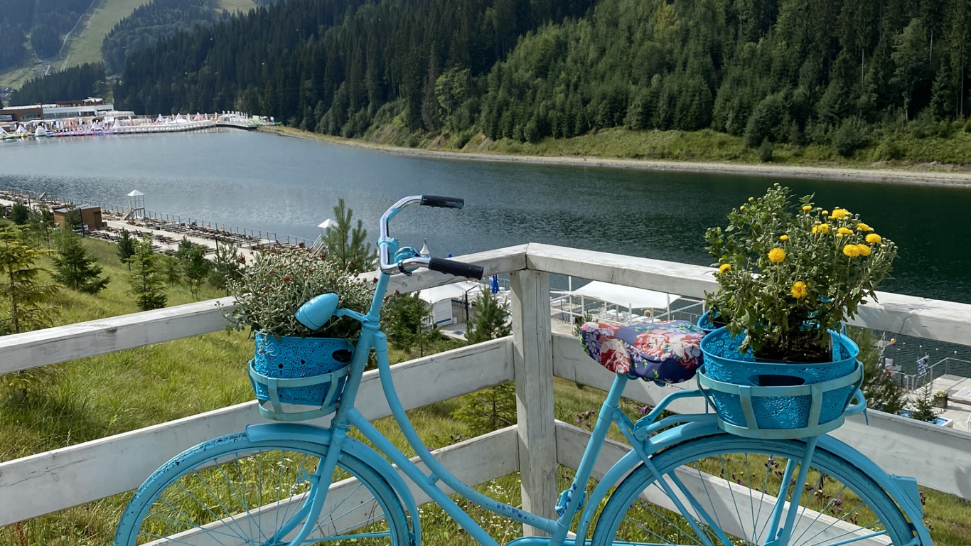 Обои вода, велосипед, туризм, Велоспорт, горный хребет в разрешении 1366x768