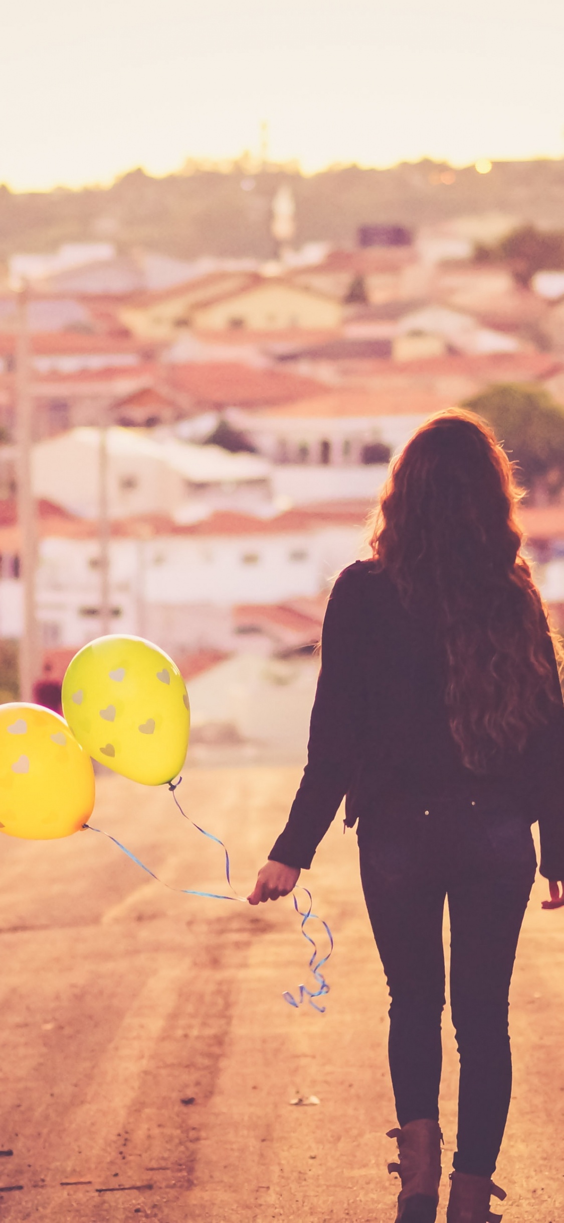 Обои желтый, свет, красота, солнечный свет, городской район в разрешении 1125x2436