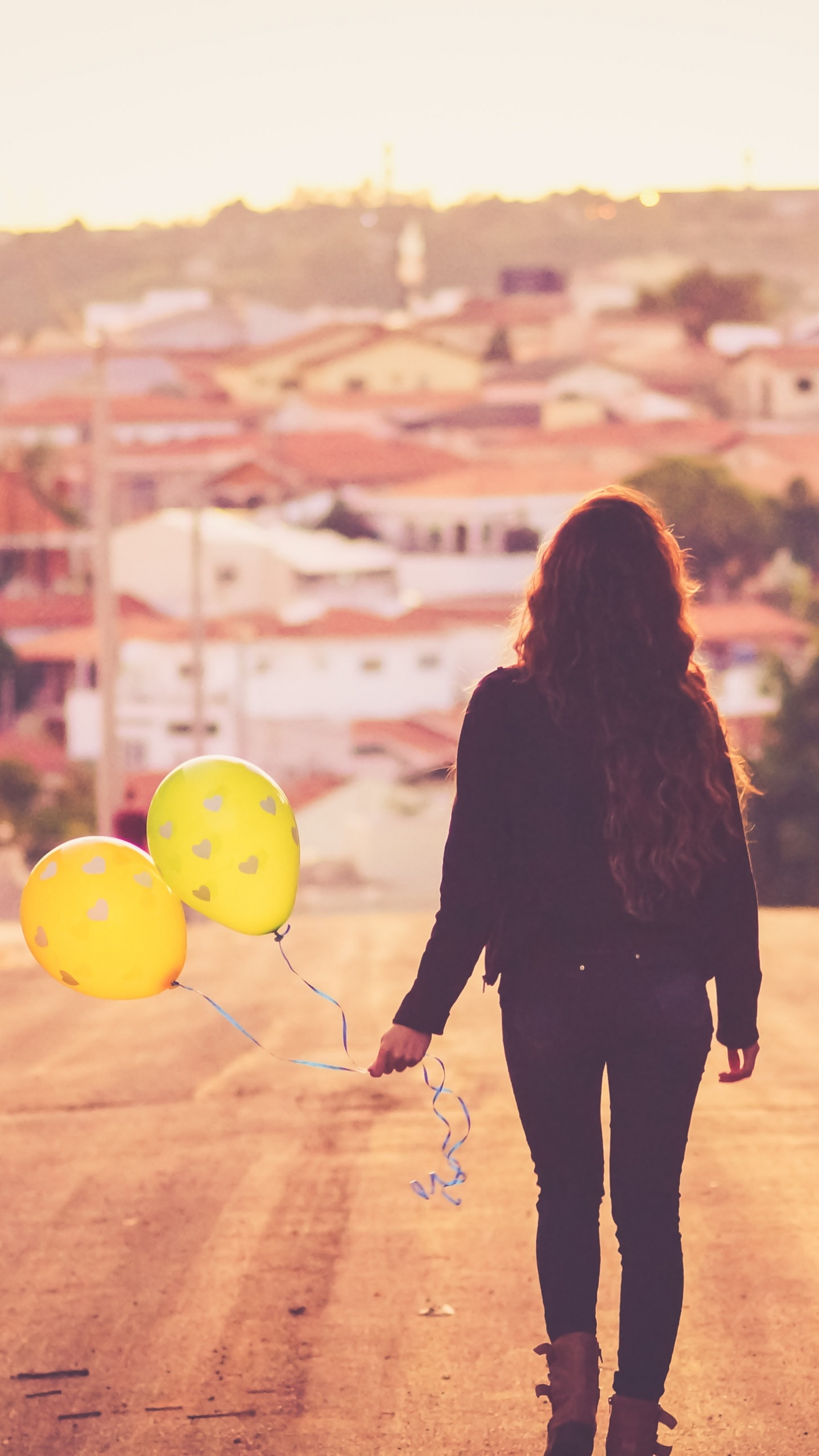 Обои желтый, свет, красота, солнечный свет, городской район в разрешении 1440x2560