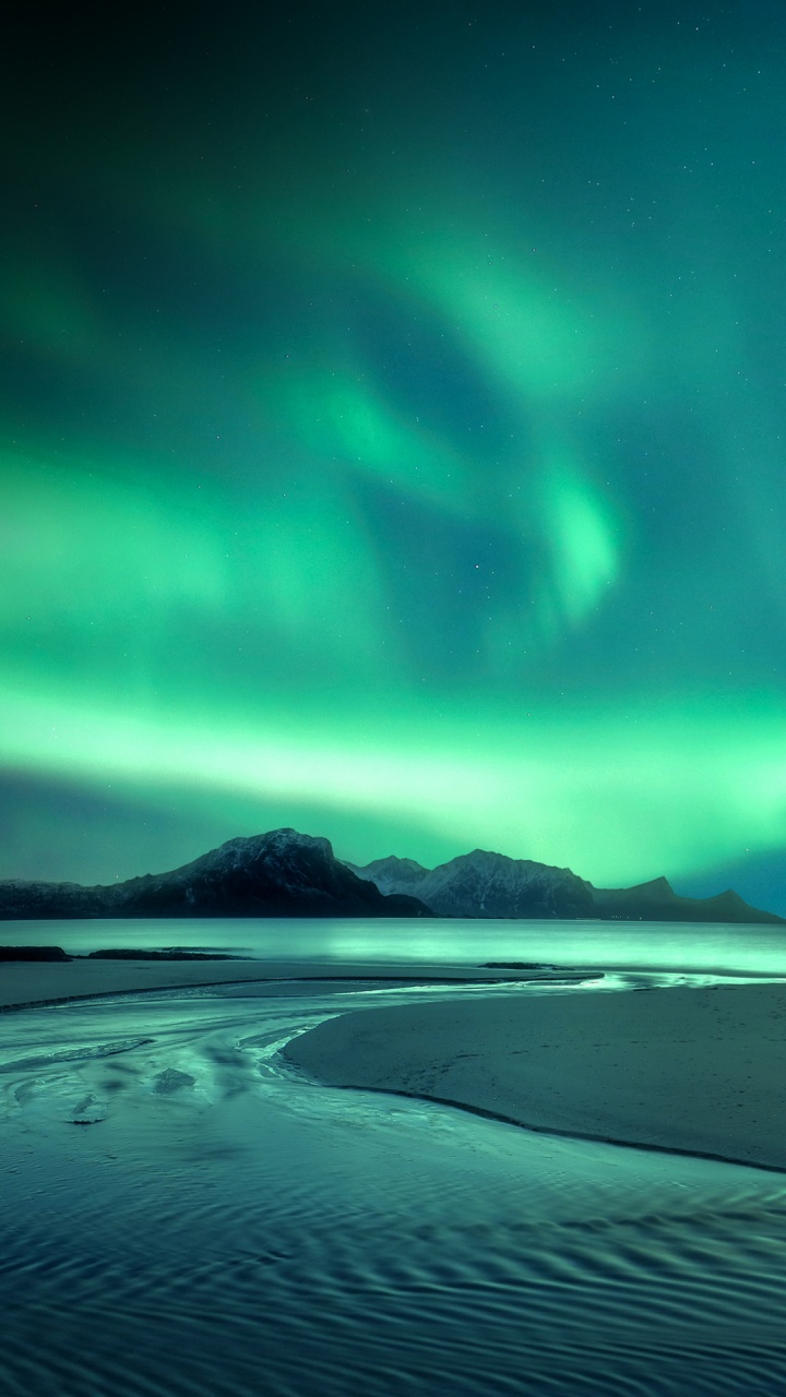 Обои LG, LG Q70, природа, Аврора, зеленый в разрешении 720x1280