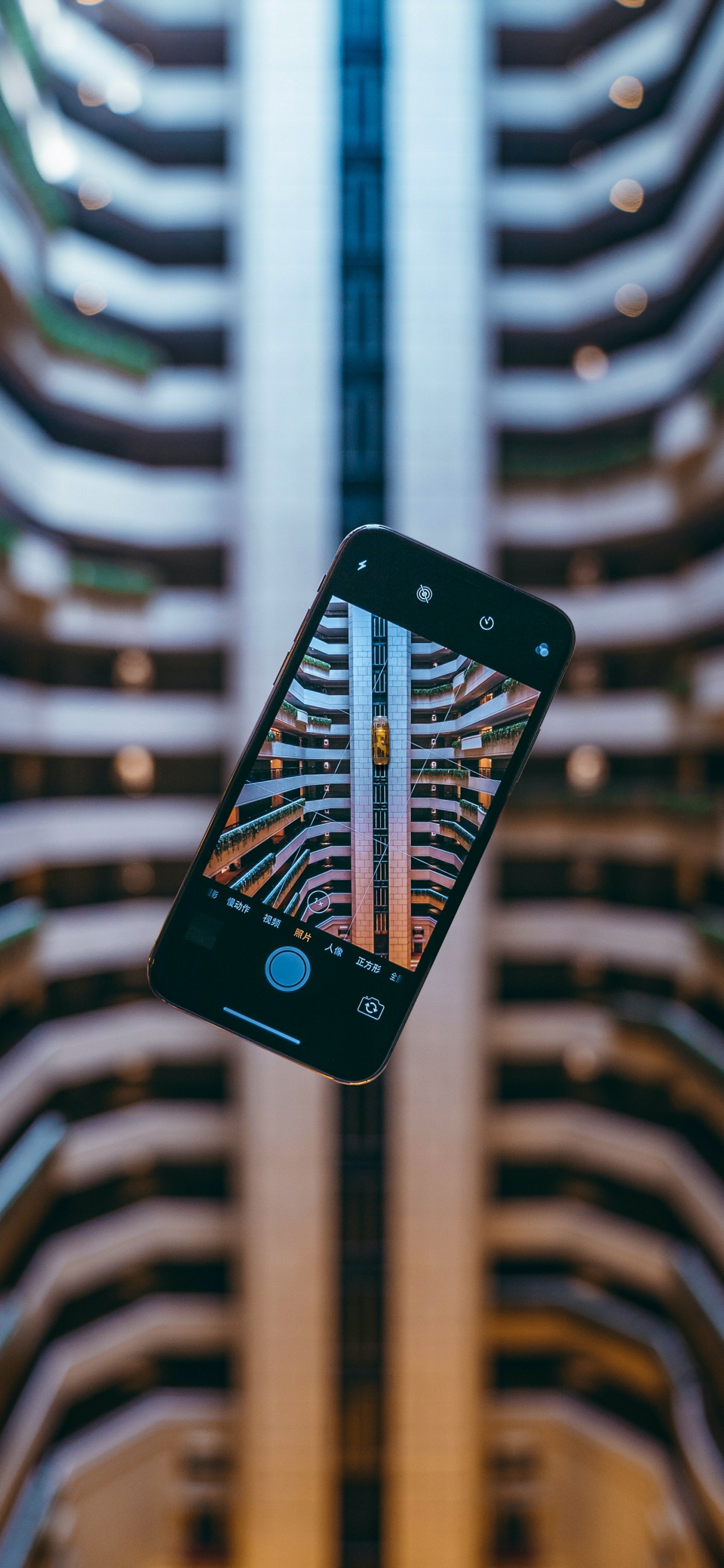 Обои смартфон, телефон, автомобильное освещение, коммуникационное устройство, треугольник в разрешении 1242x2688