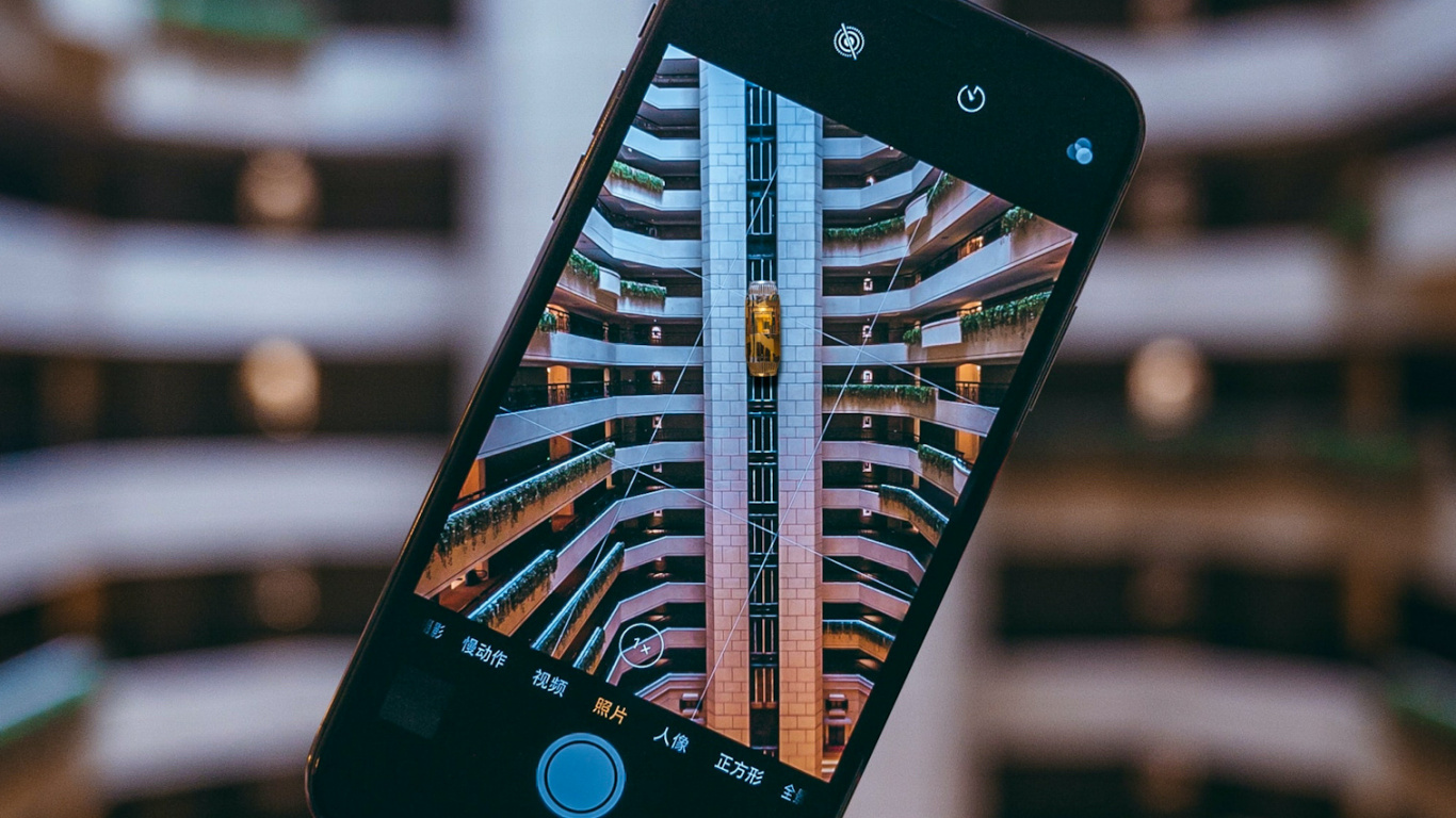 Обои смартфон, телефон, автомобильное освещение, коммуникационное устройство, треугольник в разрешении 1366x768