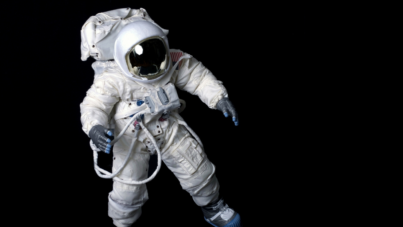 Обои космический костюм плавающий, астронавт, космическое пространство, космос, фигурка в разрешении 1366x768