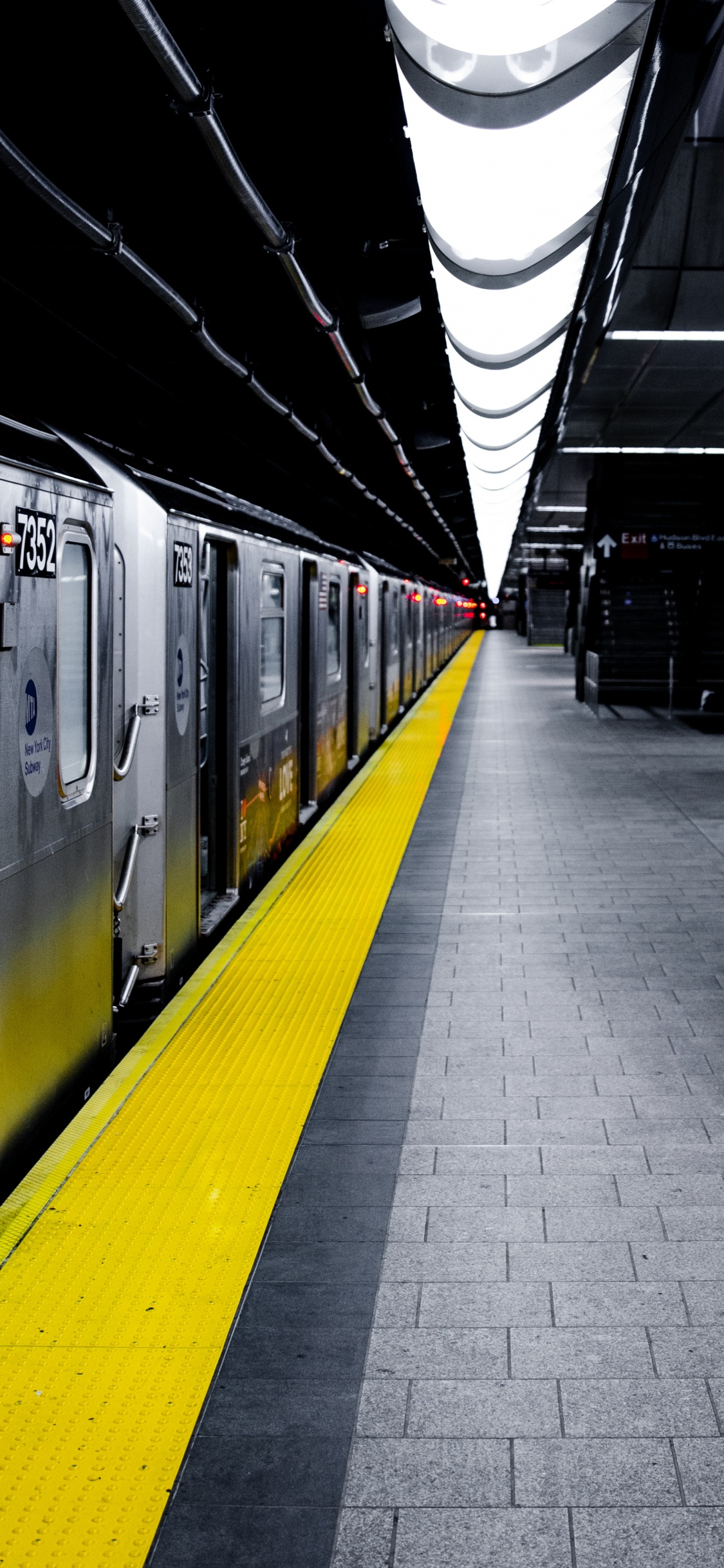 Обои скоростной транспорт, поезд, железнодорожный транспорт, железнодорожный вокзал, транспорт в разрешении 1125x2436