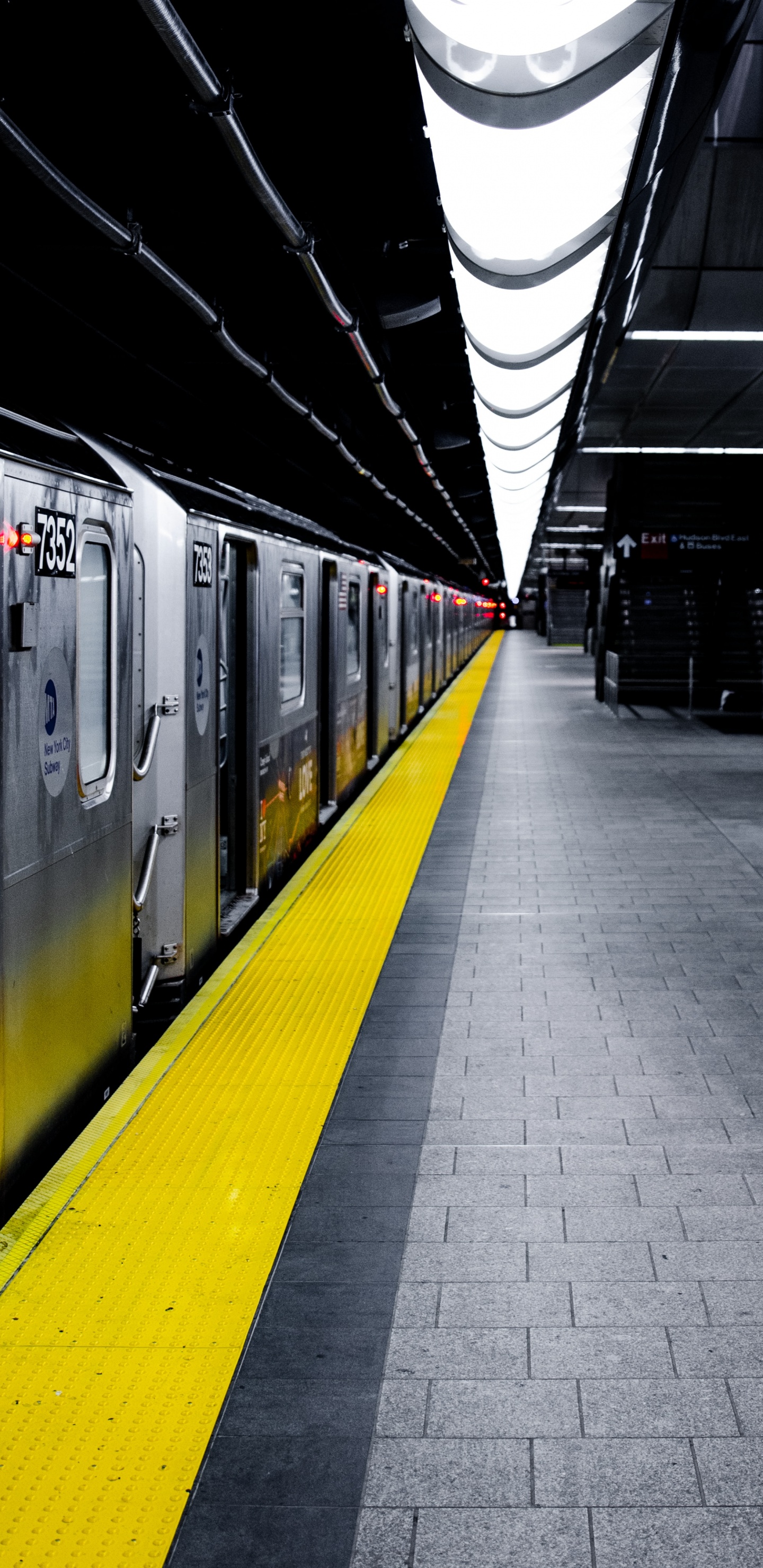 Обои скоростной транспорт, поезд, железнодорожный транспорт, железнодорожный вокзал, транспорт в разрешении 1440x2960