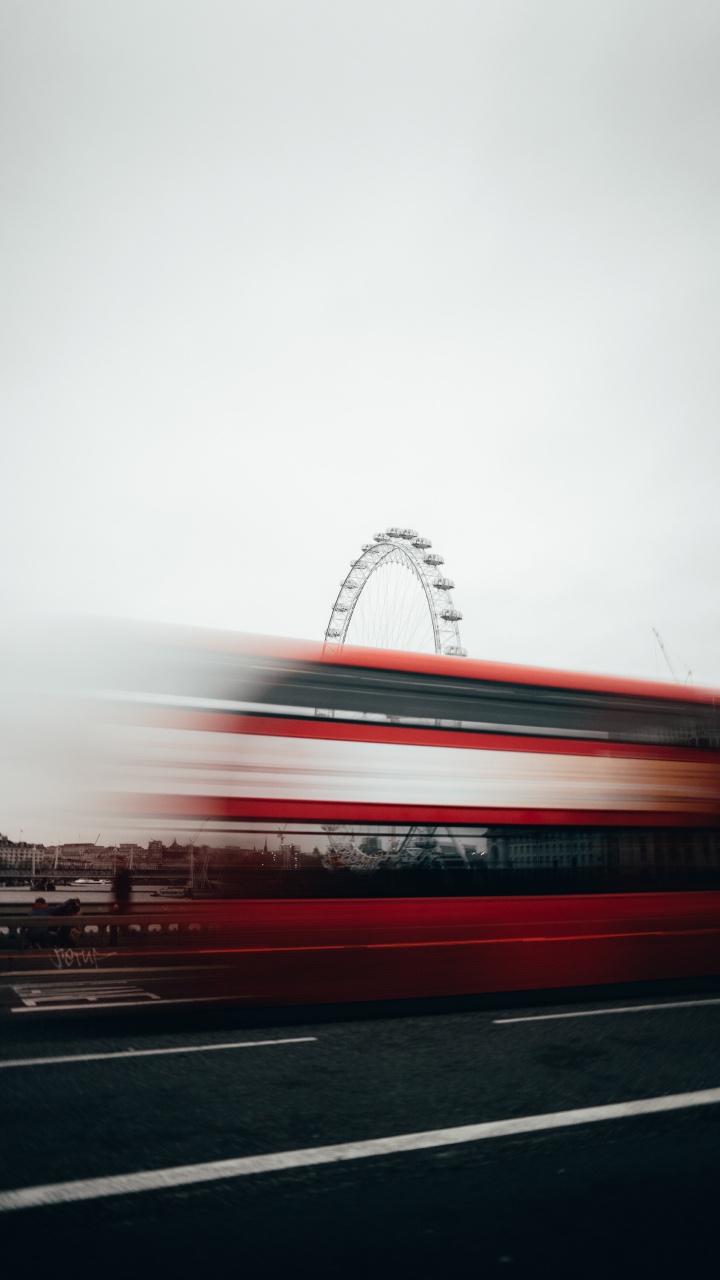 Обои красный цвет, транспорт, облако, дорога, архитектура в разрешении 720x1280