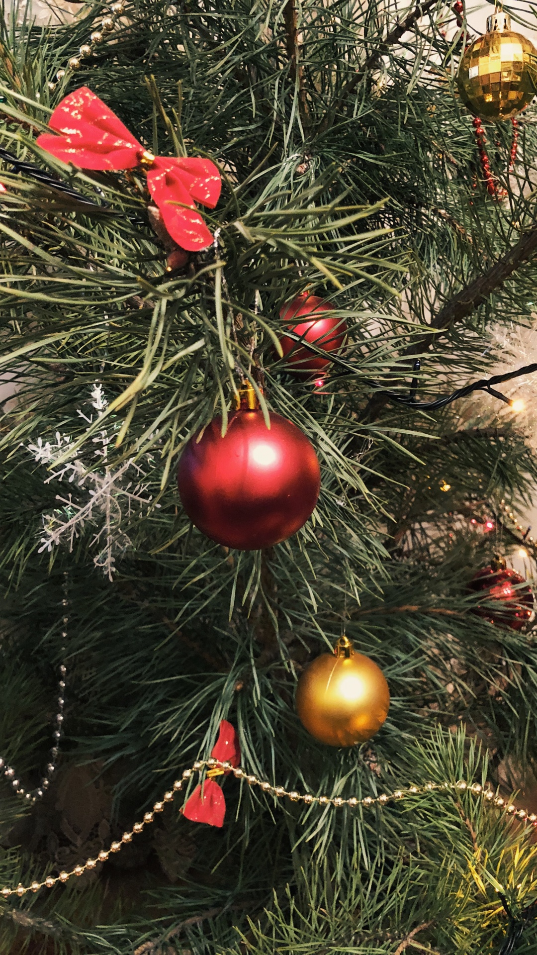 Обои рождественский орнамент, Рождественский день, елка, пихта, Рождественские украшения в разрешении 1080x1920