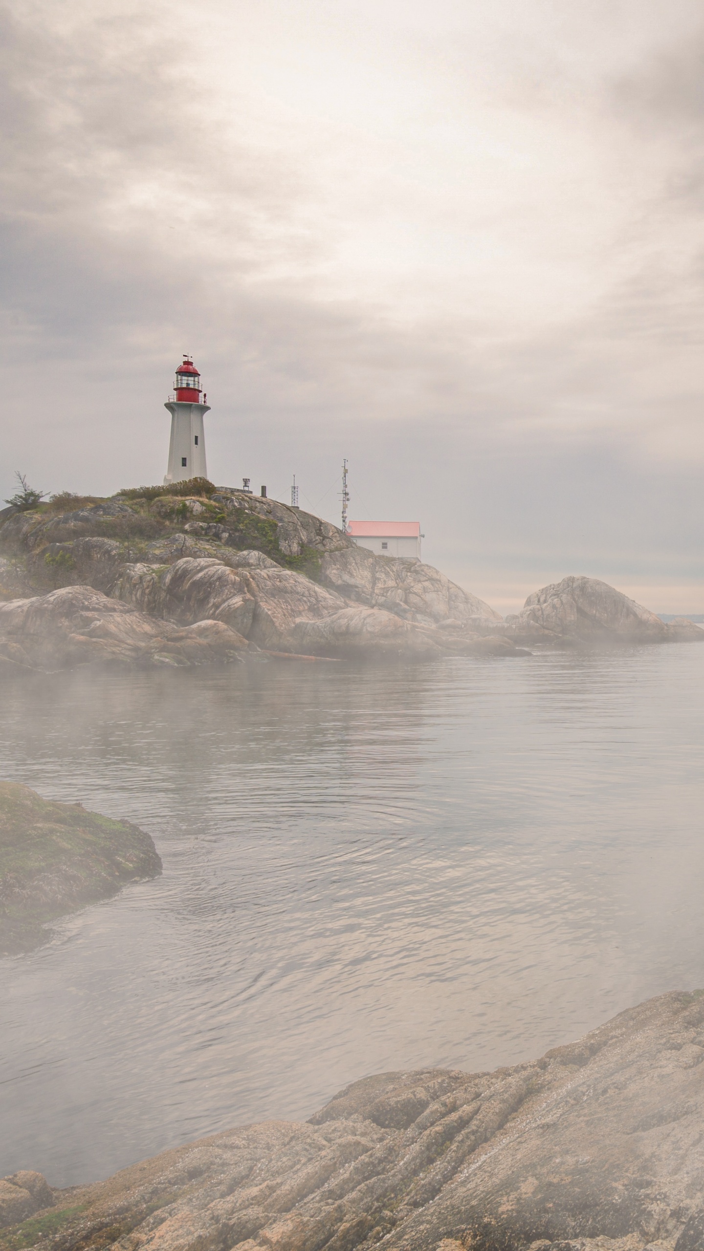 Обои море, Маяк, волна, Сигнальная башня, вышка в разрешении 1440x2560