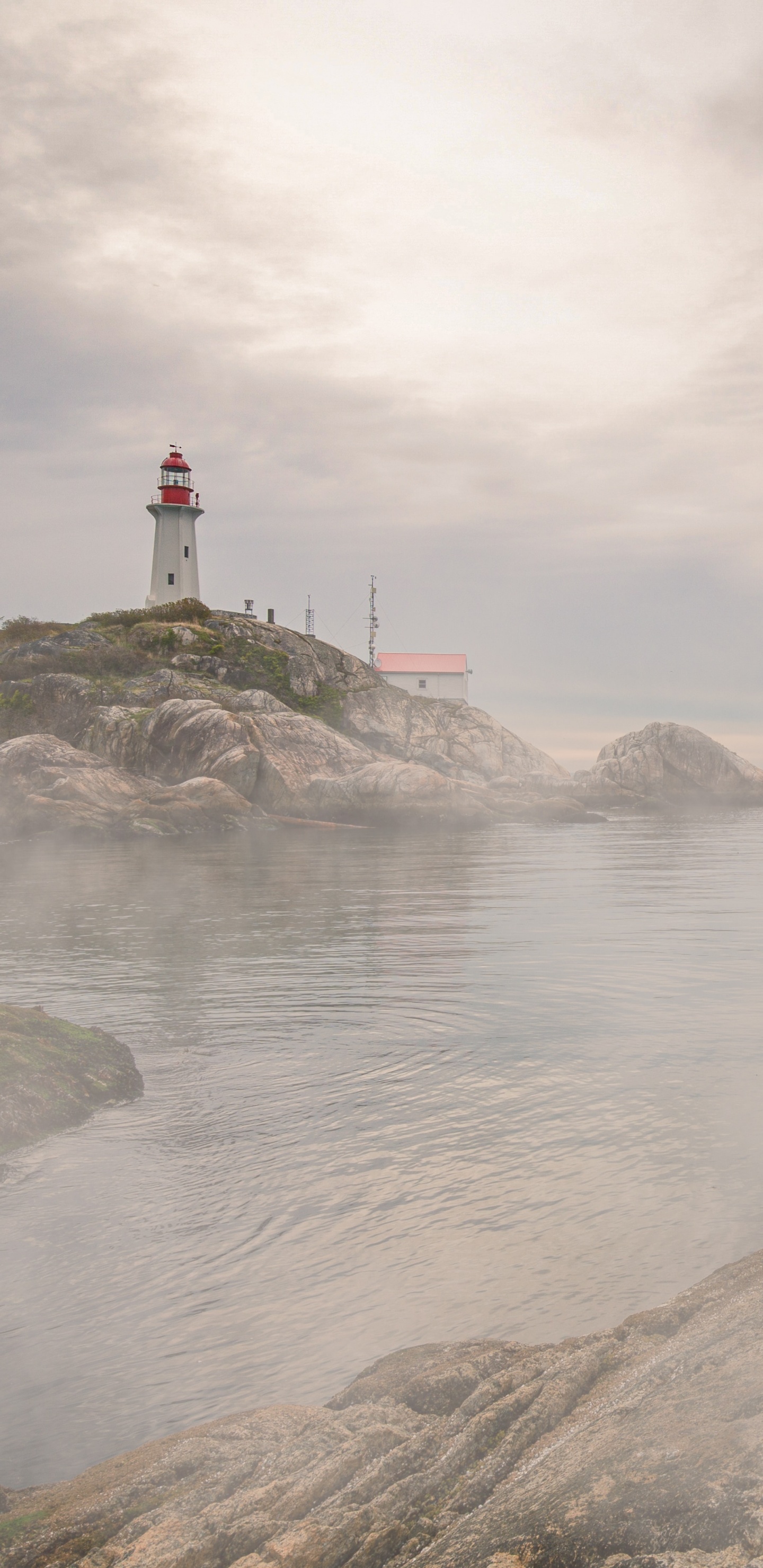 Обои море, Маяк, волна, Сигнальная башня, вышка в разрешении 1440x2960