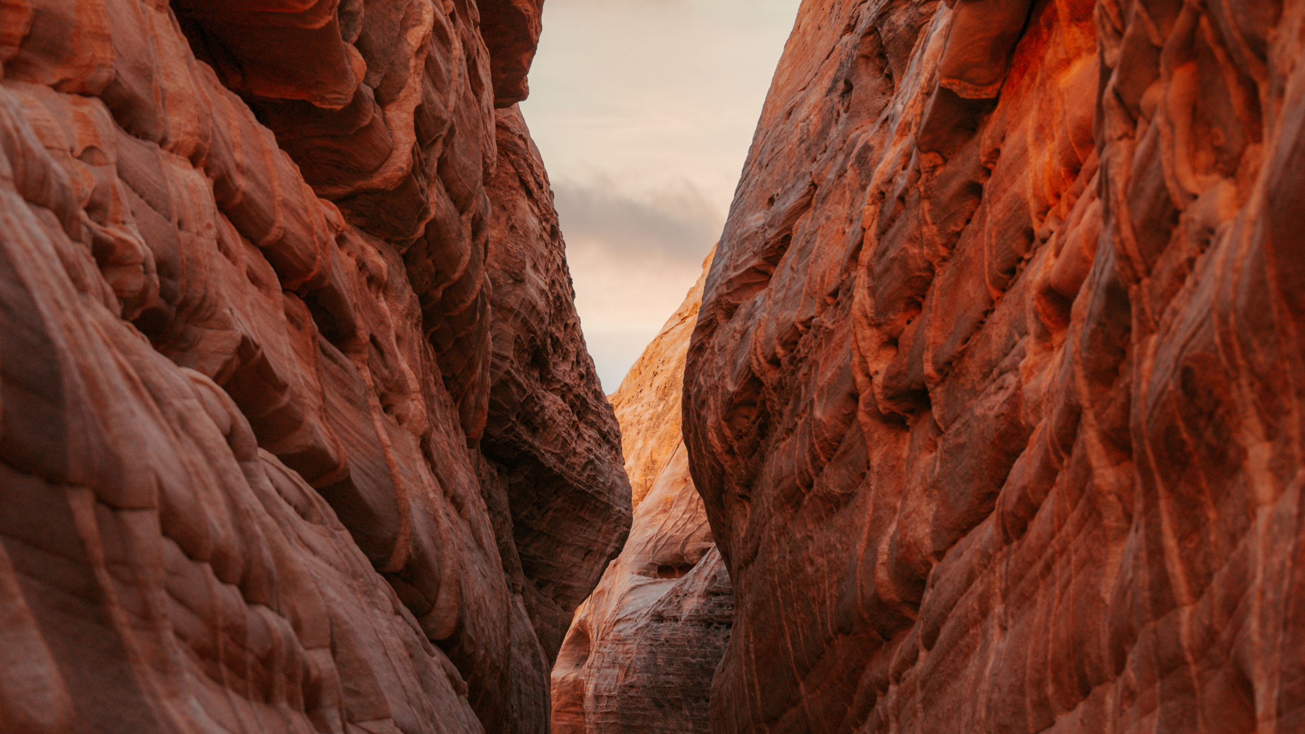 Обои облако, экорегион, коренная порода, природный ландшафт, пейзаж в разрешении 2560x1440