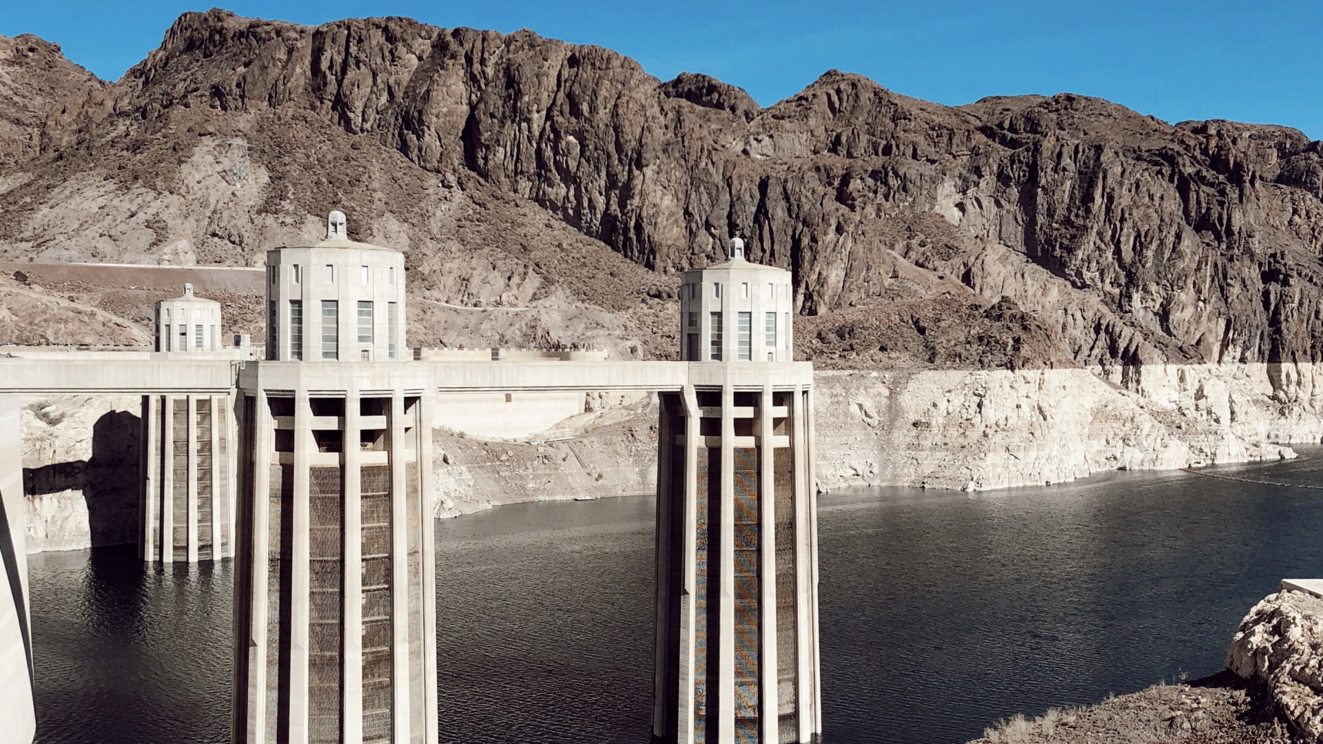 Обои плотина Гувера, вода, средняя высота, водоем, горный рельеф в разрешении 1920x1080