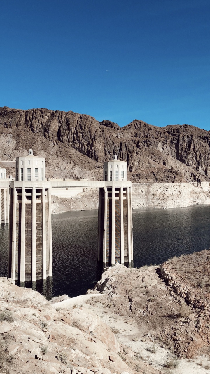 Обои плотина Гувера, вода, средняя высота, водоем, горный рельеф в разрешении 720x1280