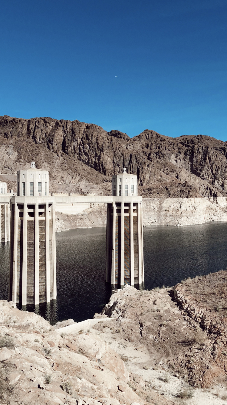 Обои плотина Гувера, вода, средняя высота, водоем, горный рельеф в разрешении 750x1334