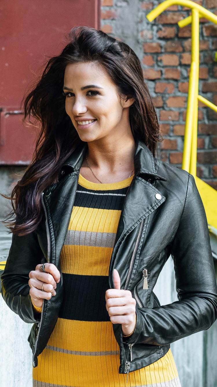 Обои джинсы, желтый, уличная мода, одежда, куртка в разрешении 750x1334