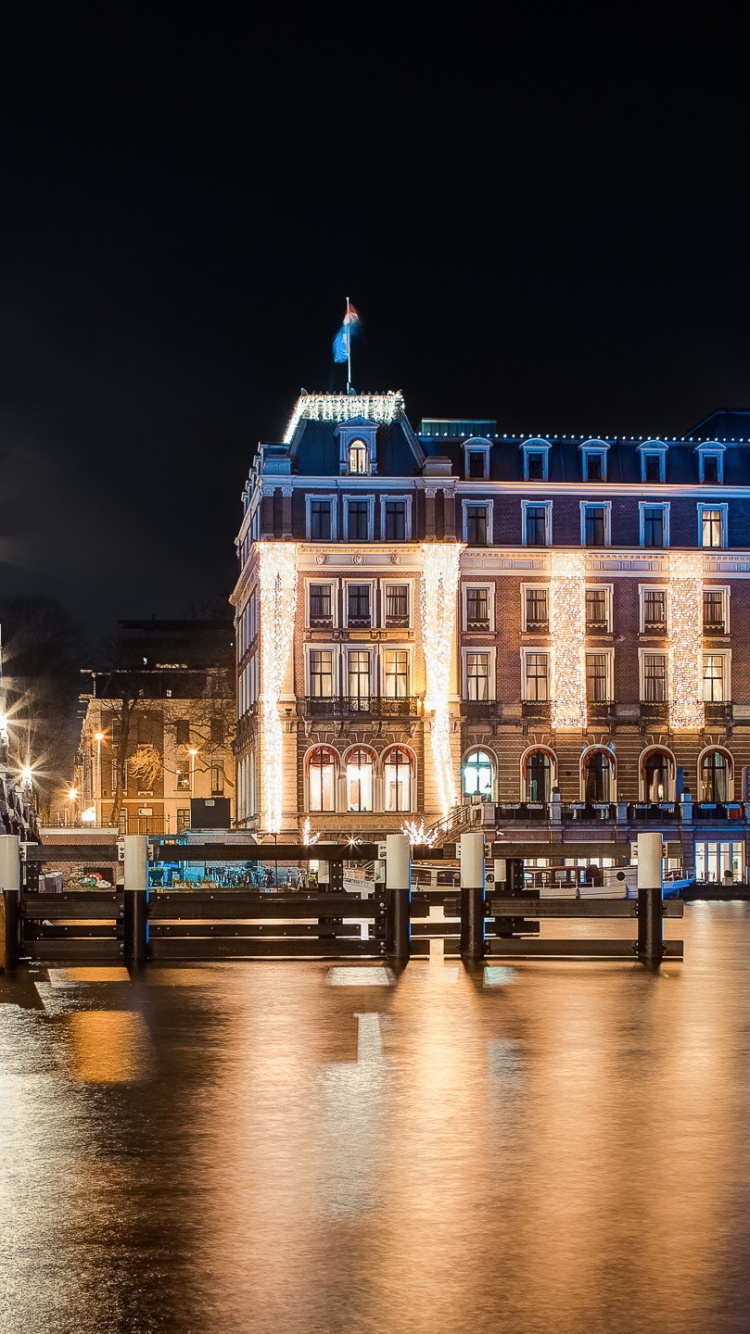 Обои ночь, ориентир, отражение, свет, город в разрешении 750x1334