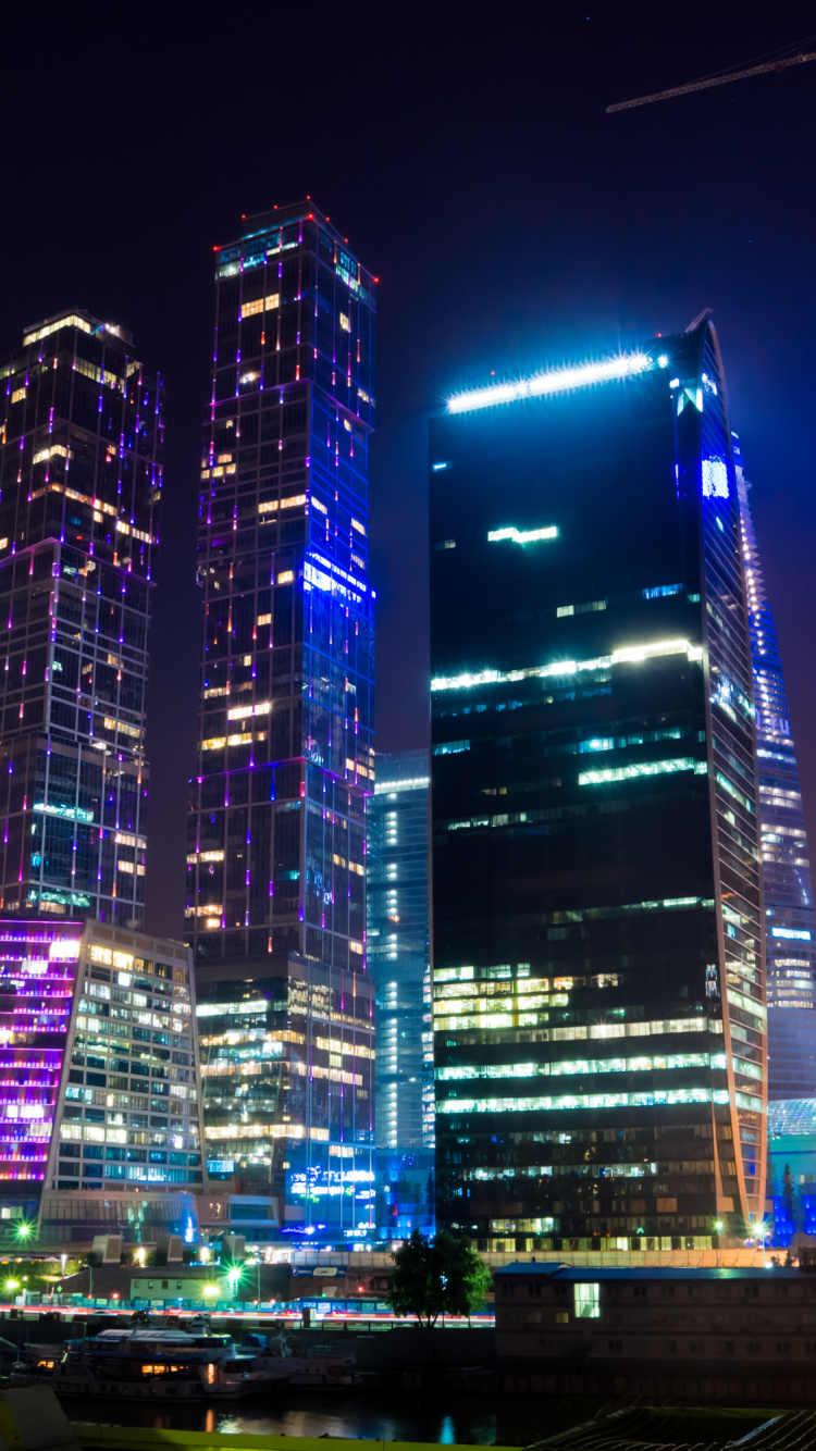 Обои ночь, Москва-река, метрополия, небоскреб, город в разрешении 750x1334