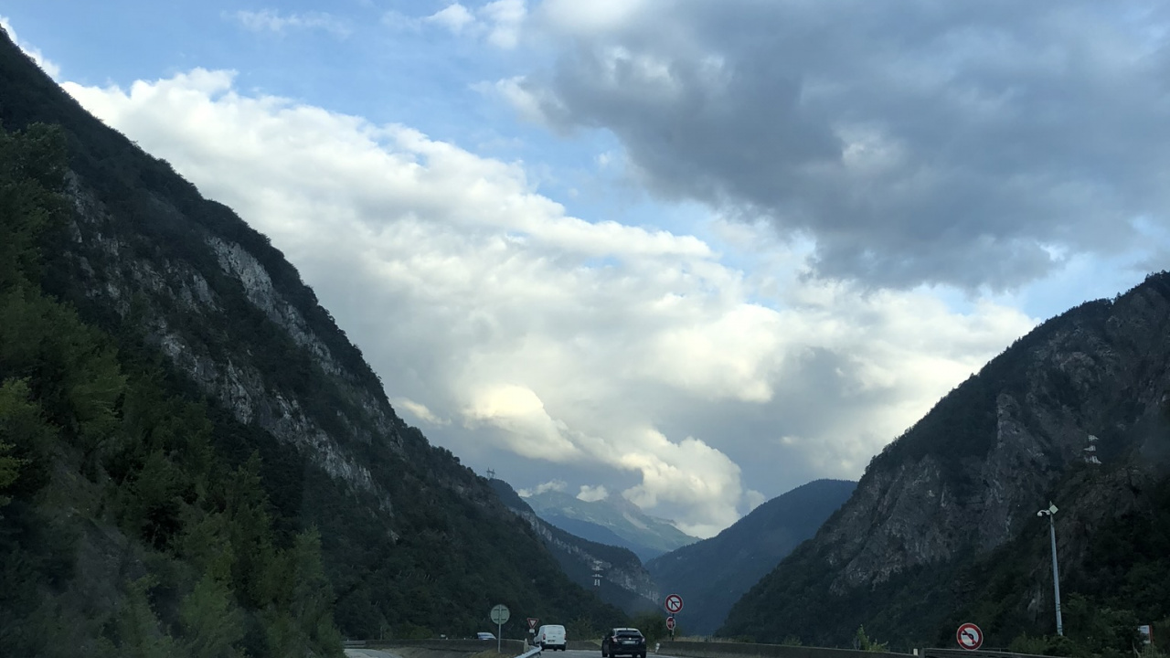 Обои Король, дорога, горный рельеф, дорожное покрытие, асфальт в разрешении 1280x720