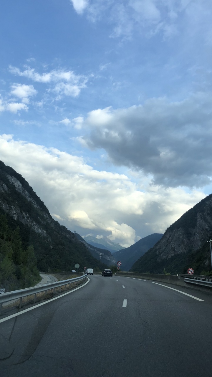 Обои Король, дорога, горный рельеф, дорожное покрытие, асфальт в разрешении 720x1280