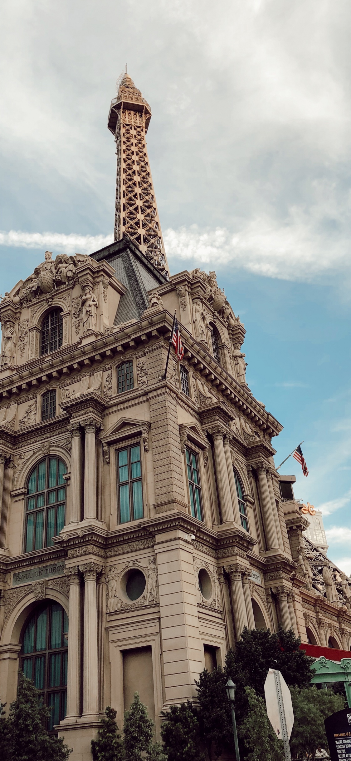 Обои ориентир, туризм, вышка, флерон, историческое место в разрешении 1125x2436