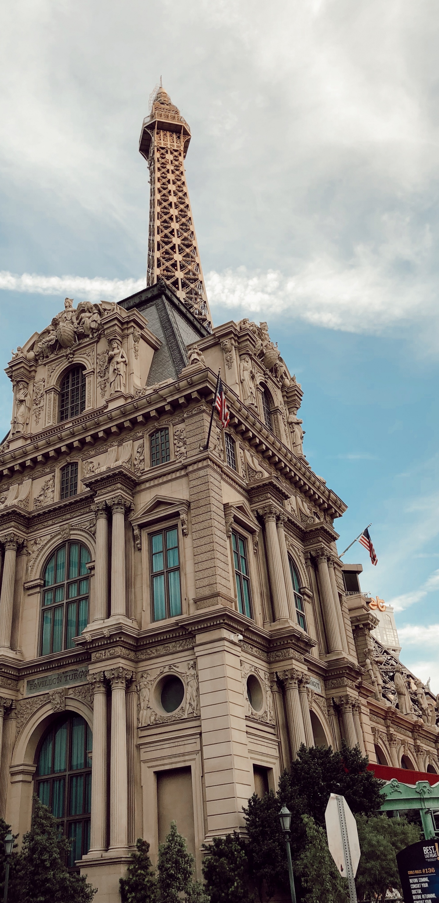 Обои ориентир, туризм, вышка, флерон, историческое место в разрешении 1440x2960