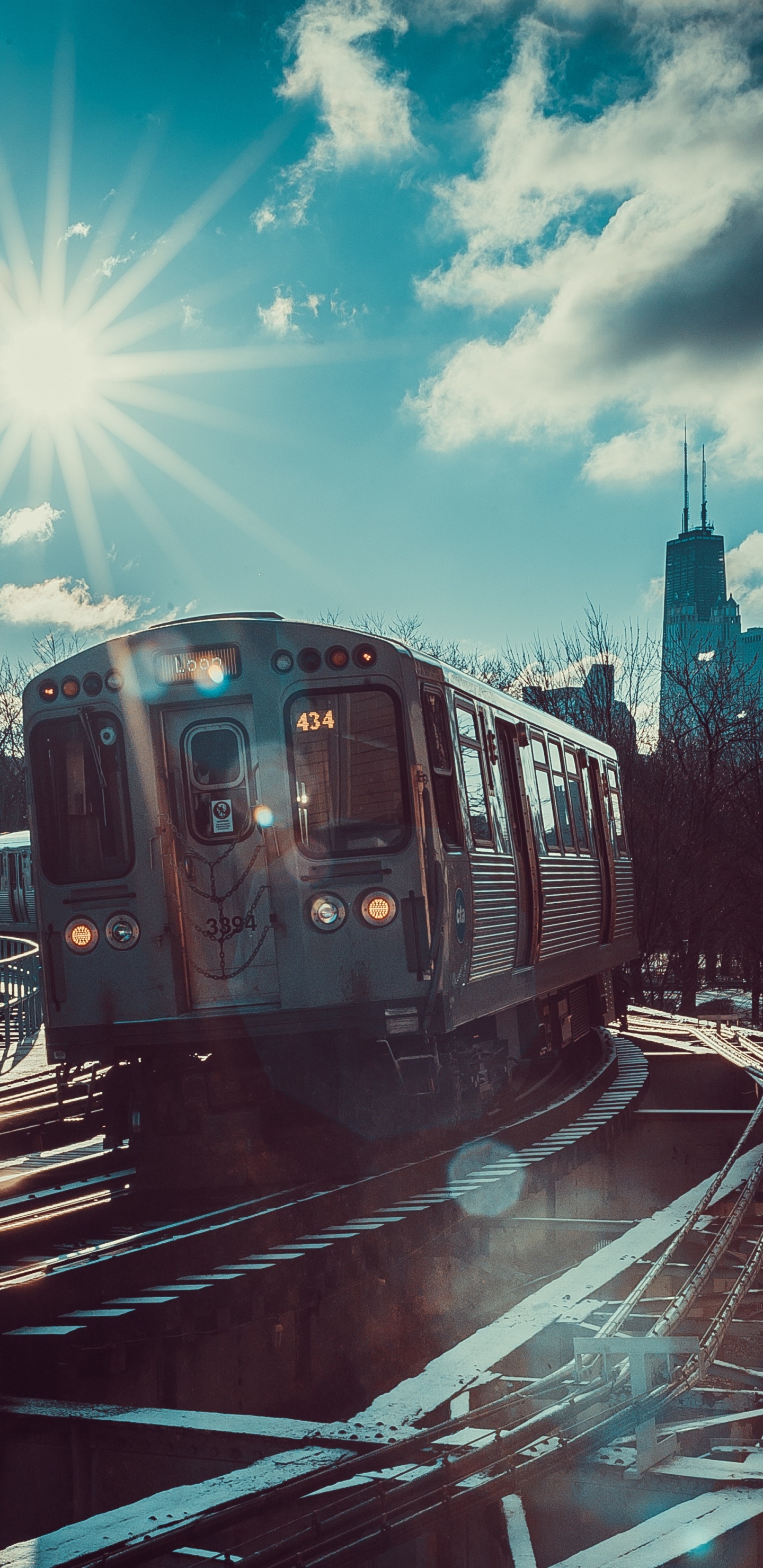 Обои железнодорожный транспорт, поезд, транспорт, городской район, город в разрешении 1440x2960