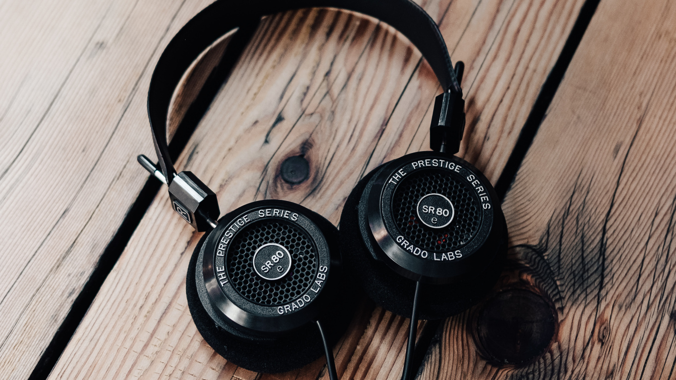 Обои наушники, звуковое оборудование, гаджет, технологии, электронное устройство в разрешении 1366x768