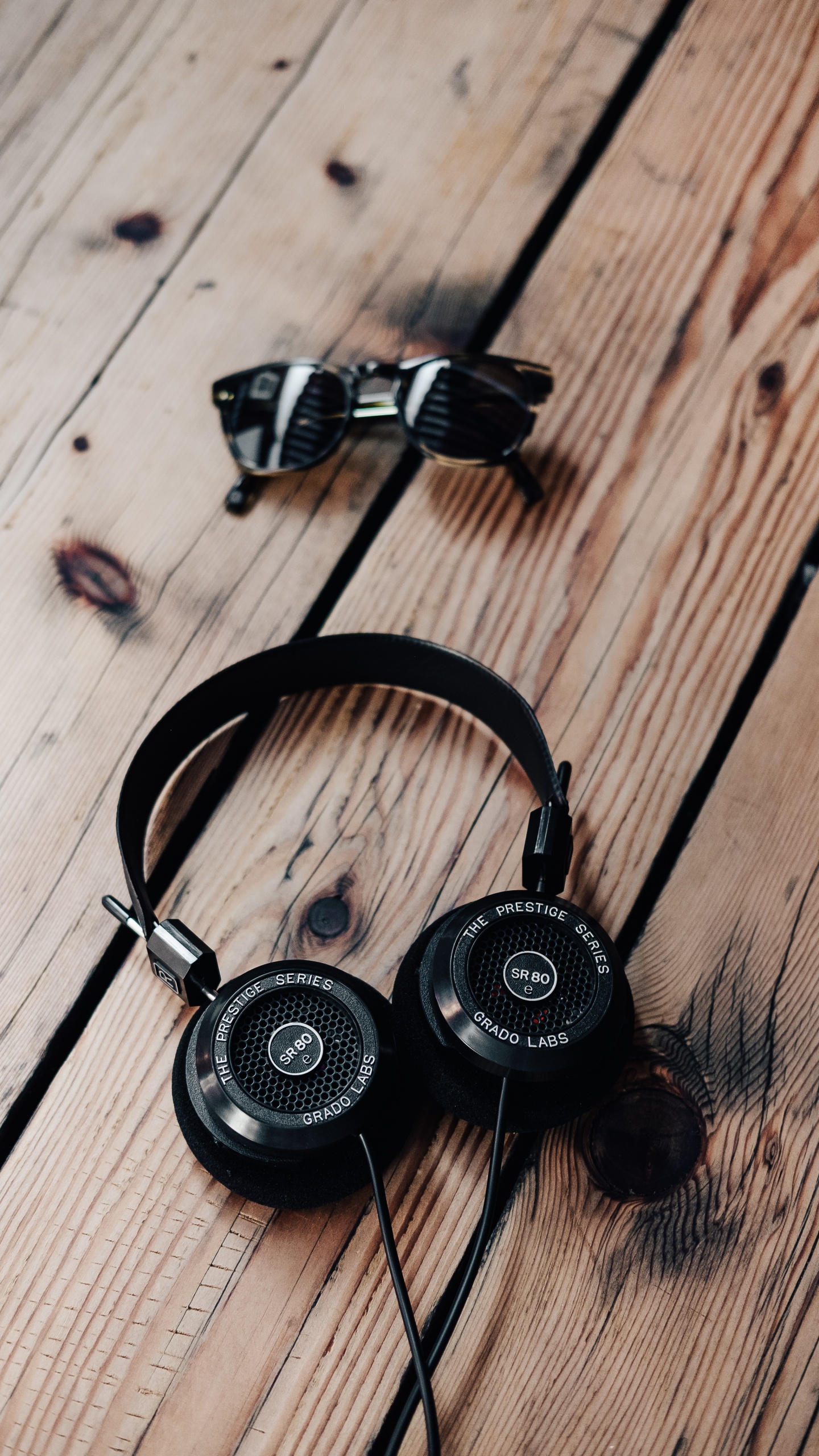 Обои наушники, звуковое оборудование, гаджет, технологии, электронное устройство в разрешении 1440x2560