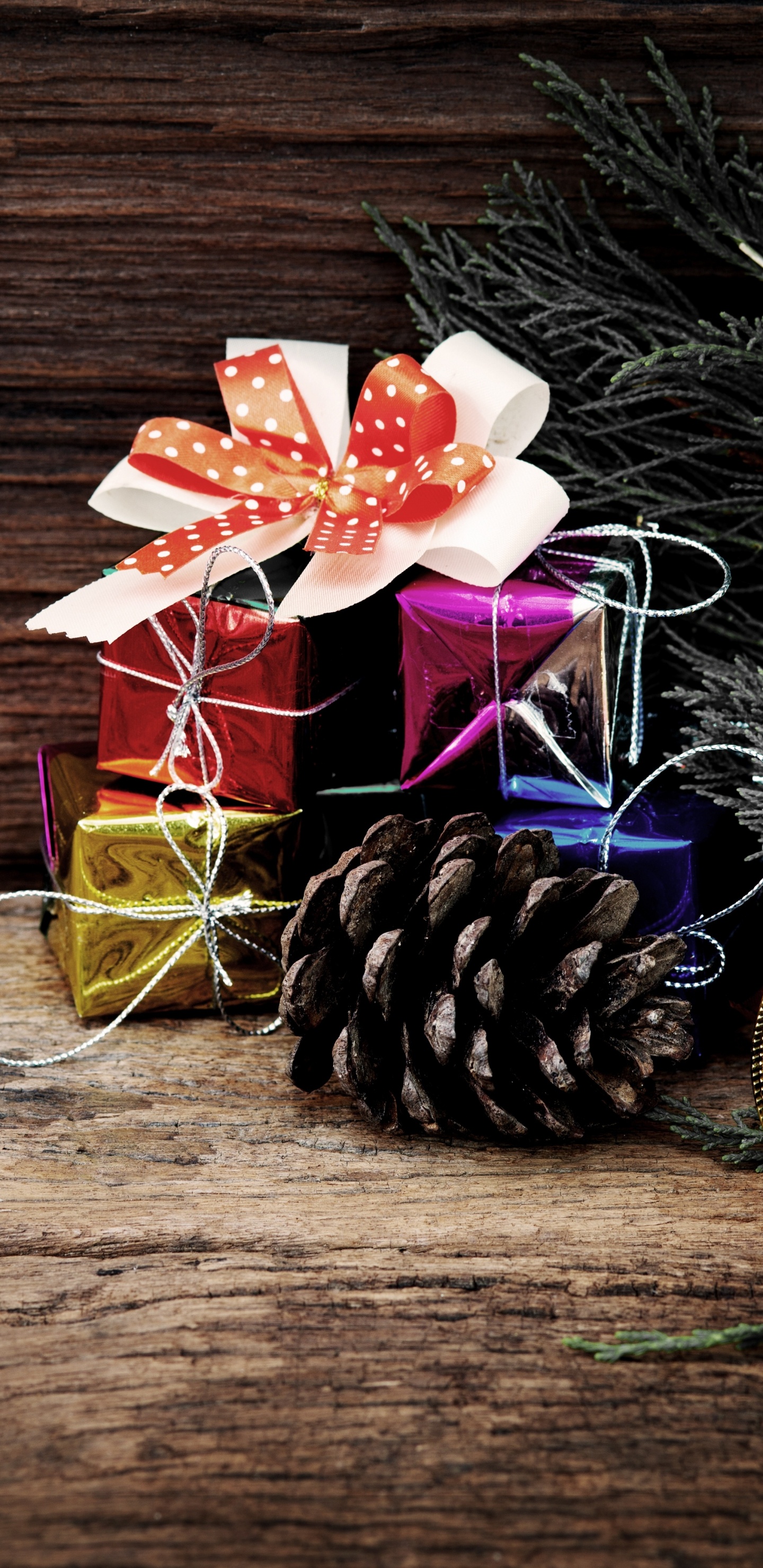 Обои Рождественский день, рождественский орнамент, Рождественские украшения, натюрморт, Рождество в разрешении 1440x2960