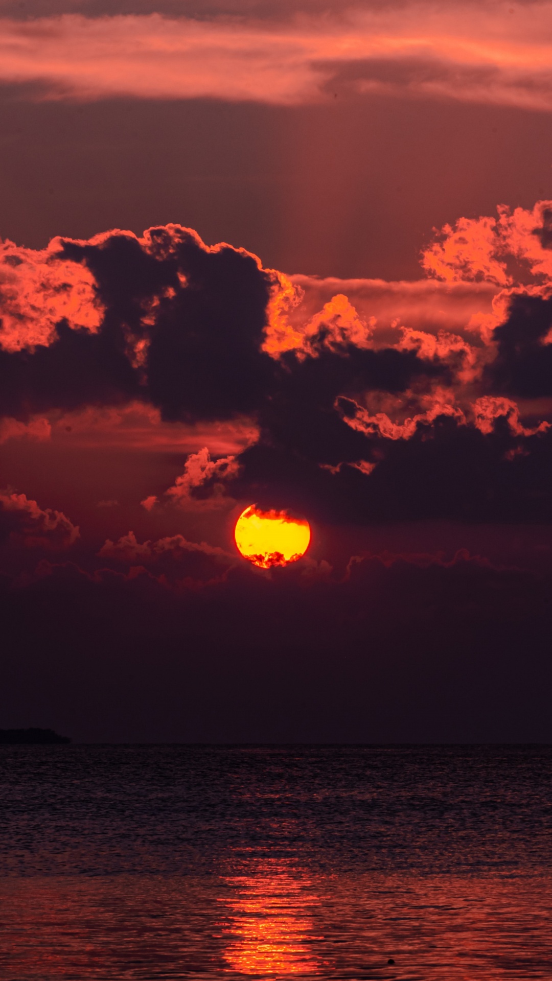 Обои сумерки закат, закат, сумрак, облако, атмосфера в разрешении 1080x1920