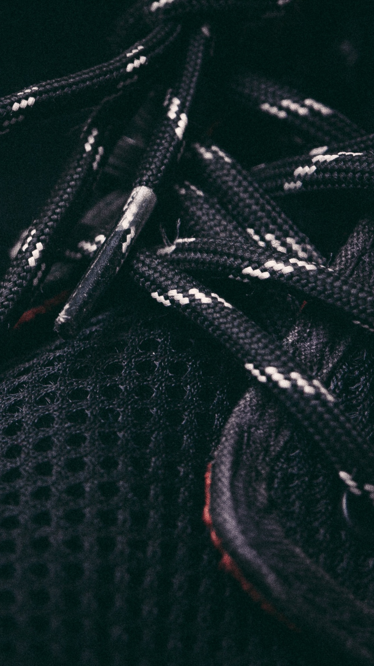 Обои башмак, кеды, шнурки, обувь, черный в разрешении 750x1334